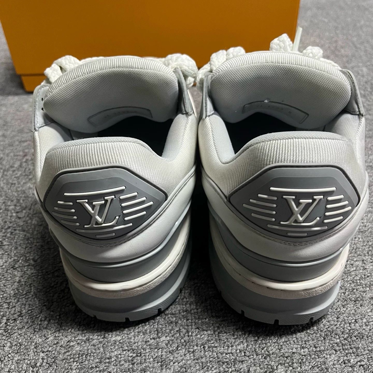 Louis Vuitton Louis Vuitton White Gray Low-Top Sneakers Size US 8 / EU 41 - 4 Thumbnail