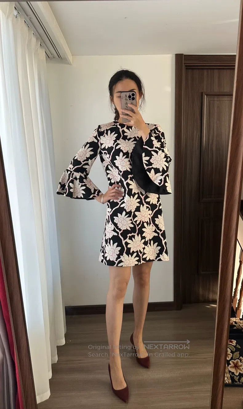 Valentino Valentino Flared sleeve dress Size M / US 6-8 / IT 42-44 - 3 Thumbnail