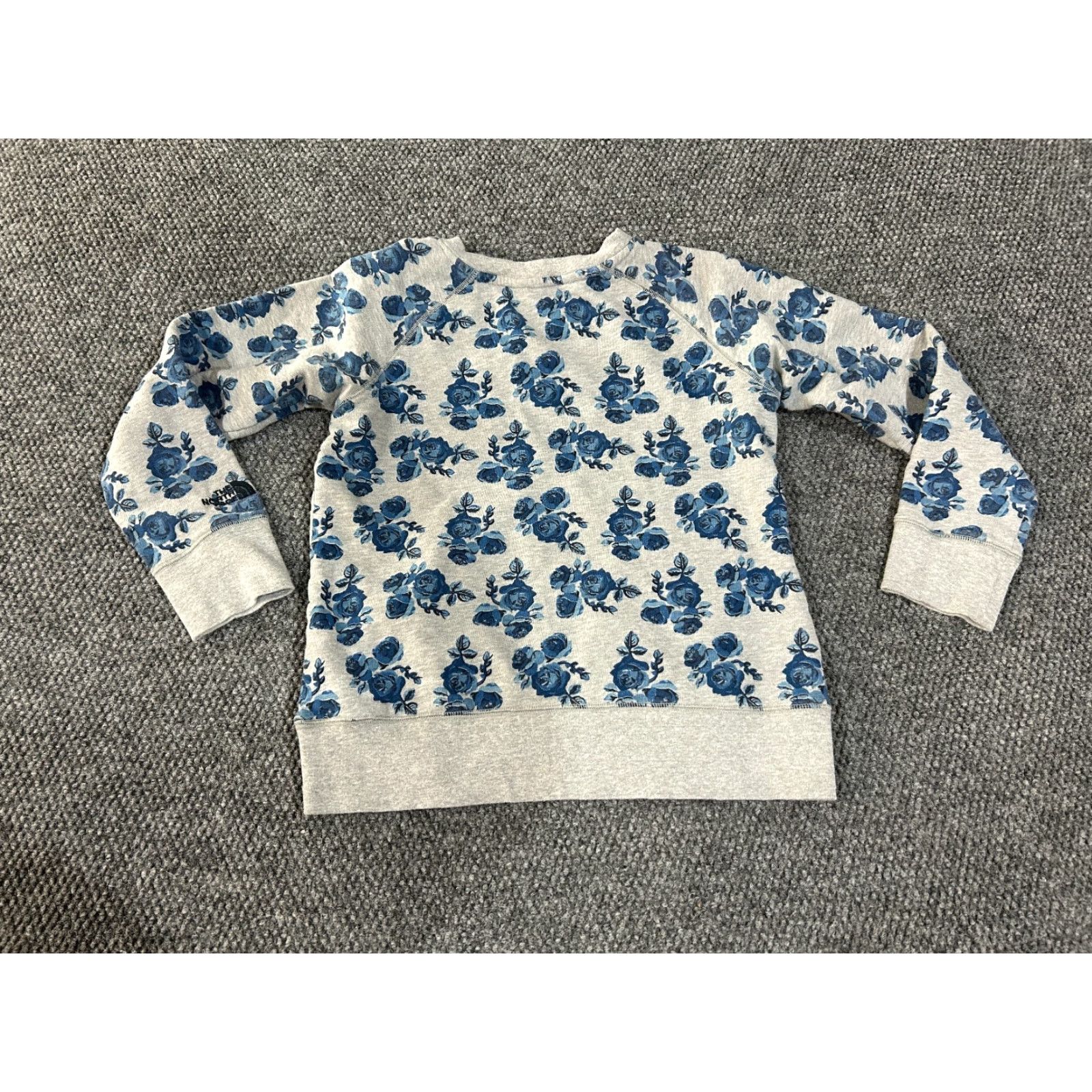 The North Face The North Face Sweatshirt Crewneck Womens Small Gray Color Pullover Activewear Regular Fit Logo Floral Roses Pattern Blended Fabric Cotton Polyester Size S / US 4 / IT 40 - 7 Thumbnail