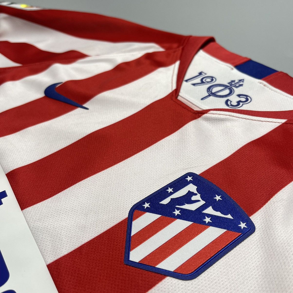 Nike × Vintage YOUTH SIZE ATLETICO MADRID NIKE 2019/2020 SOCCER HOME JERSEY Size US XXS / EU 40 - 4 Thumbnail