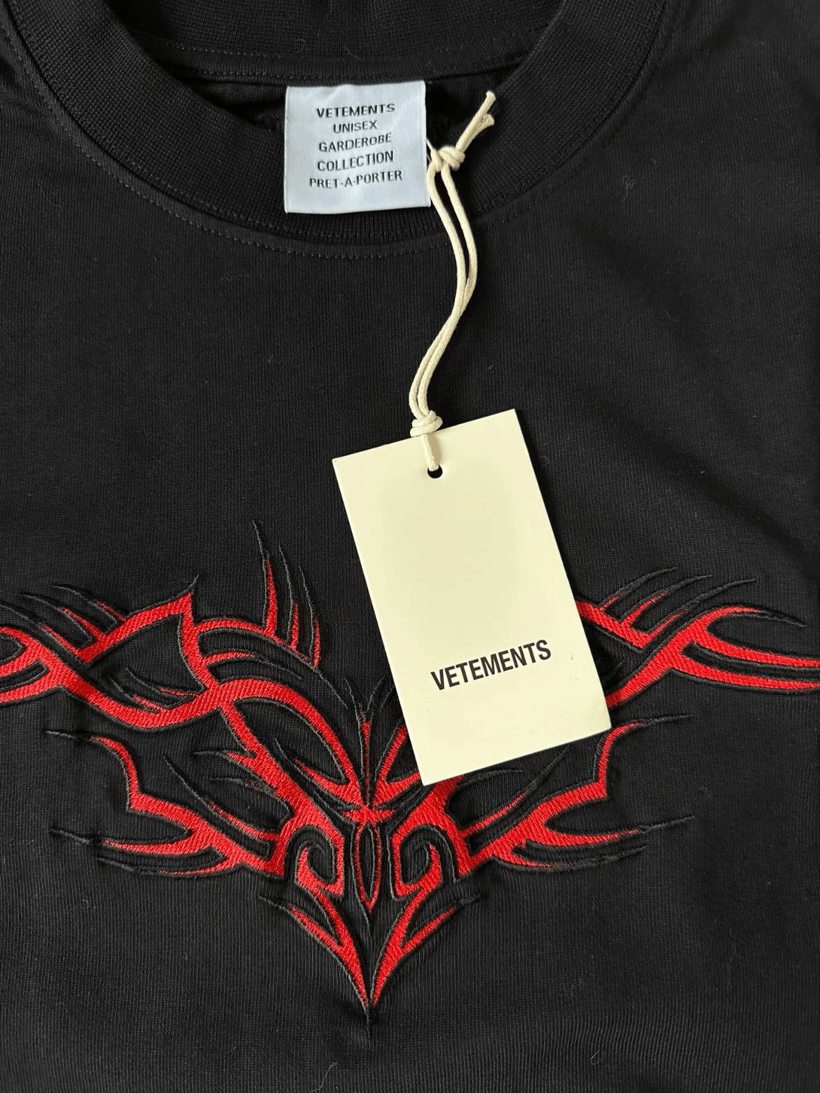 Vetements Vetements Red Stitches Pattern L/S Tee Size US S / EU 44-46 / 1 - 4 Thumbnail
