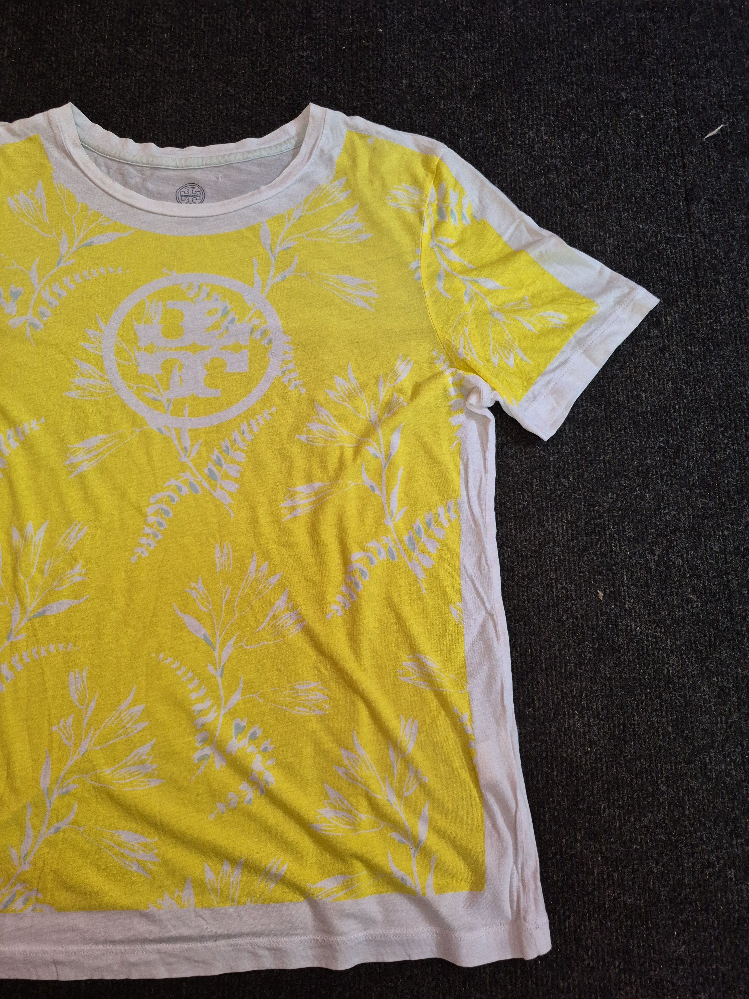 Japanese Brand 🔥 Tory Burch Brand Designer Overprint Tee Size US S / EU 44-46 / 1 - 2 Thumbnail