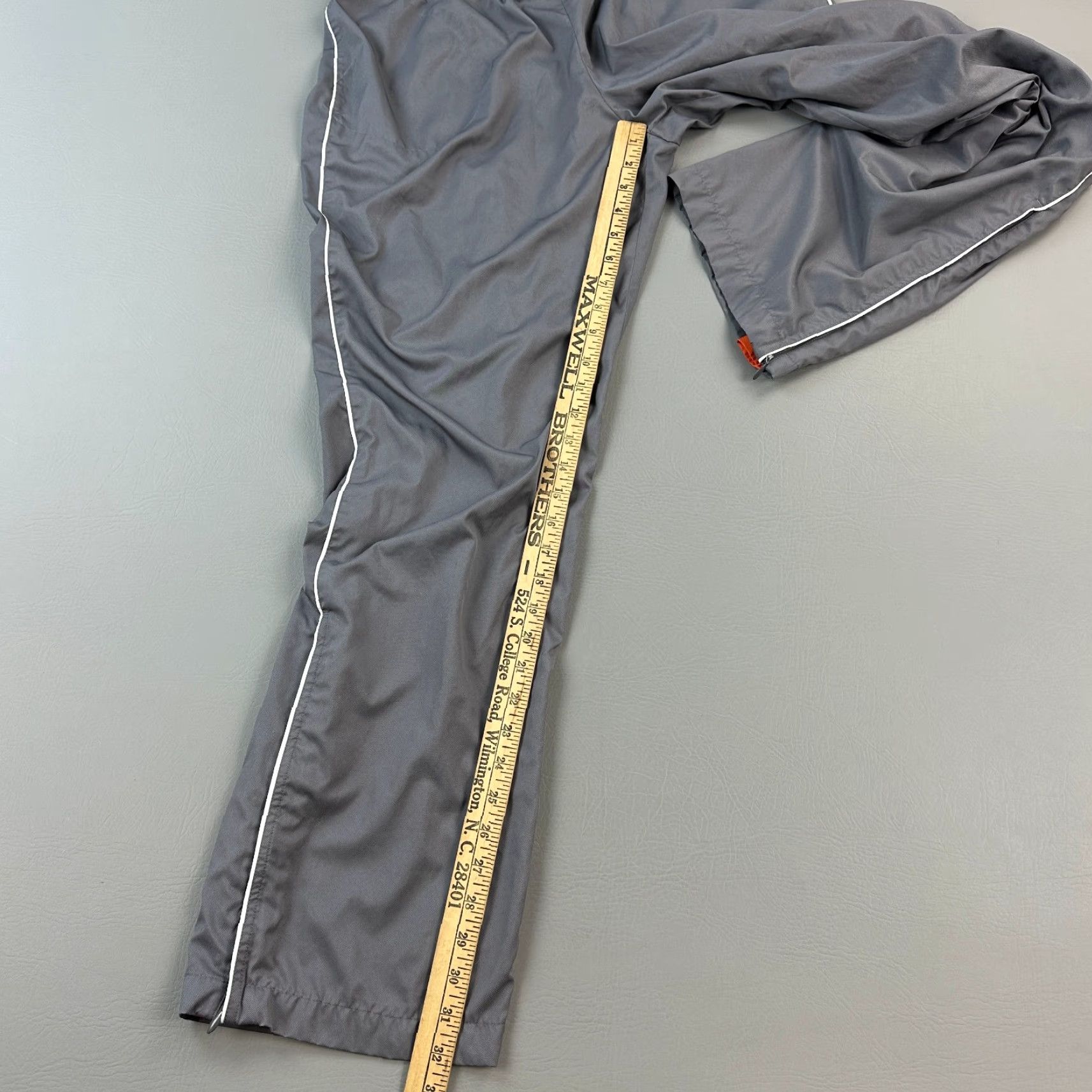 Nike VINTAGE Nike Track Pants Women L Gray Baggy Fleece Lined Ankle Zip Y2K Size 36" / US 14 / IT 50 - 4 Thumbnail
