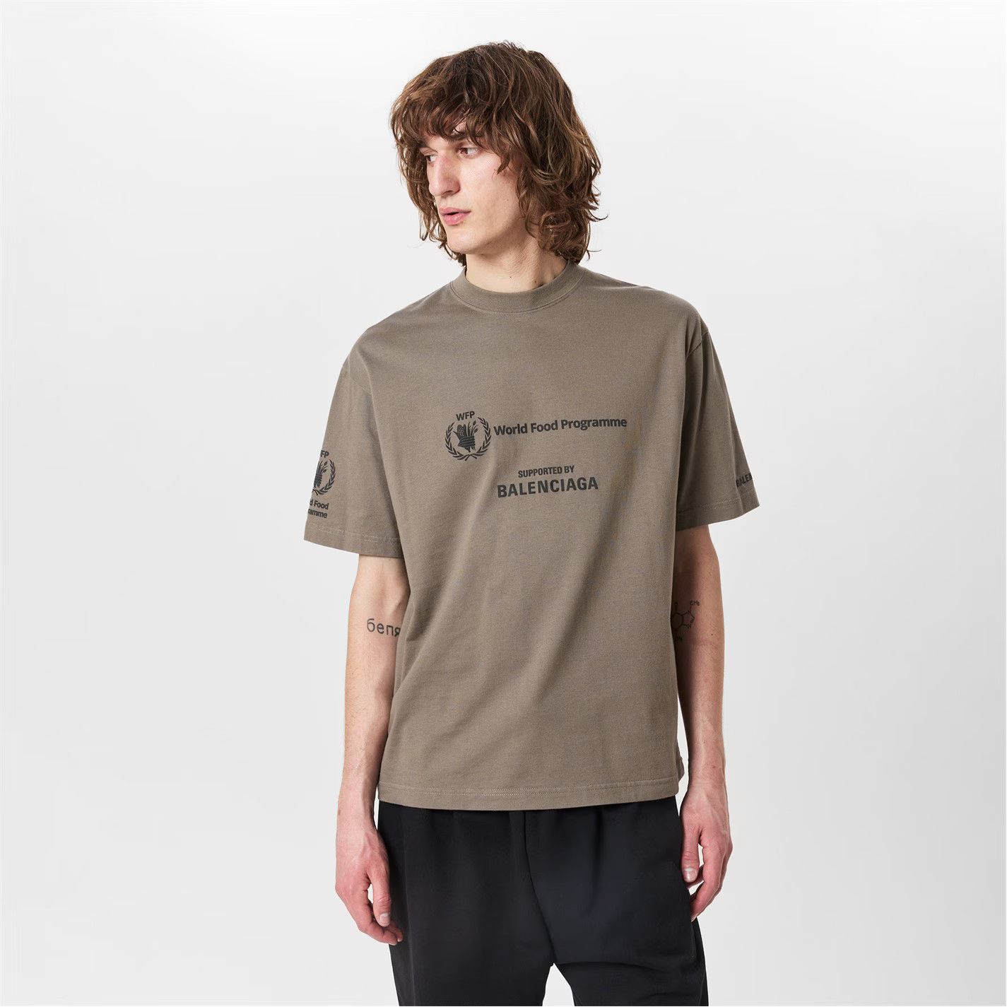 Balenciaga o1g2r1mq0226 T-Shirt in Taupe Size US XXL / EU 58 / 5 - 3 Thumbnail