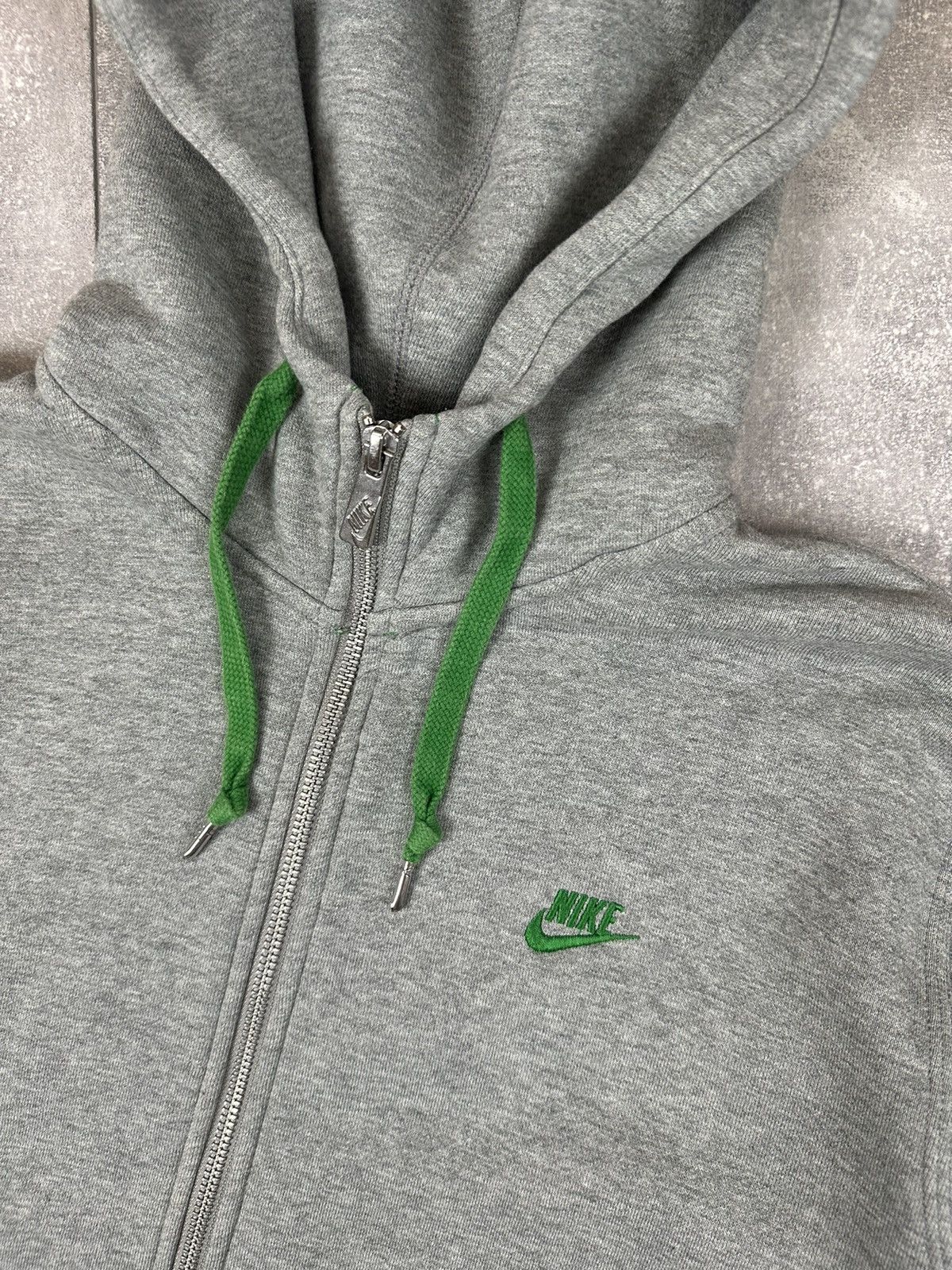 Nike Nike Vintage Grey Hoodie Small Logo Y2K Size US L / EU 52-54 / 3 - 4 Thumbnail