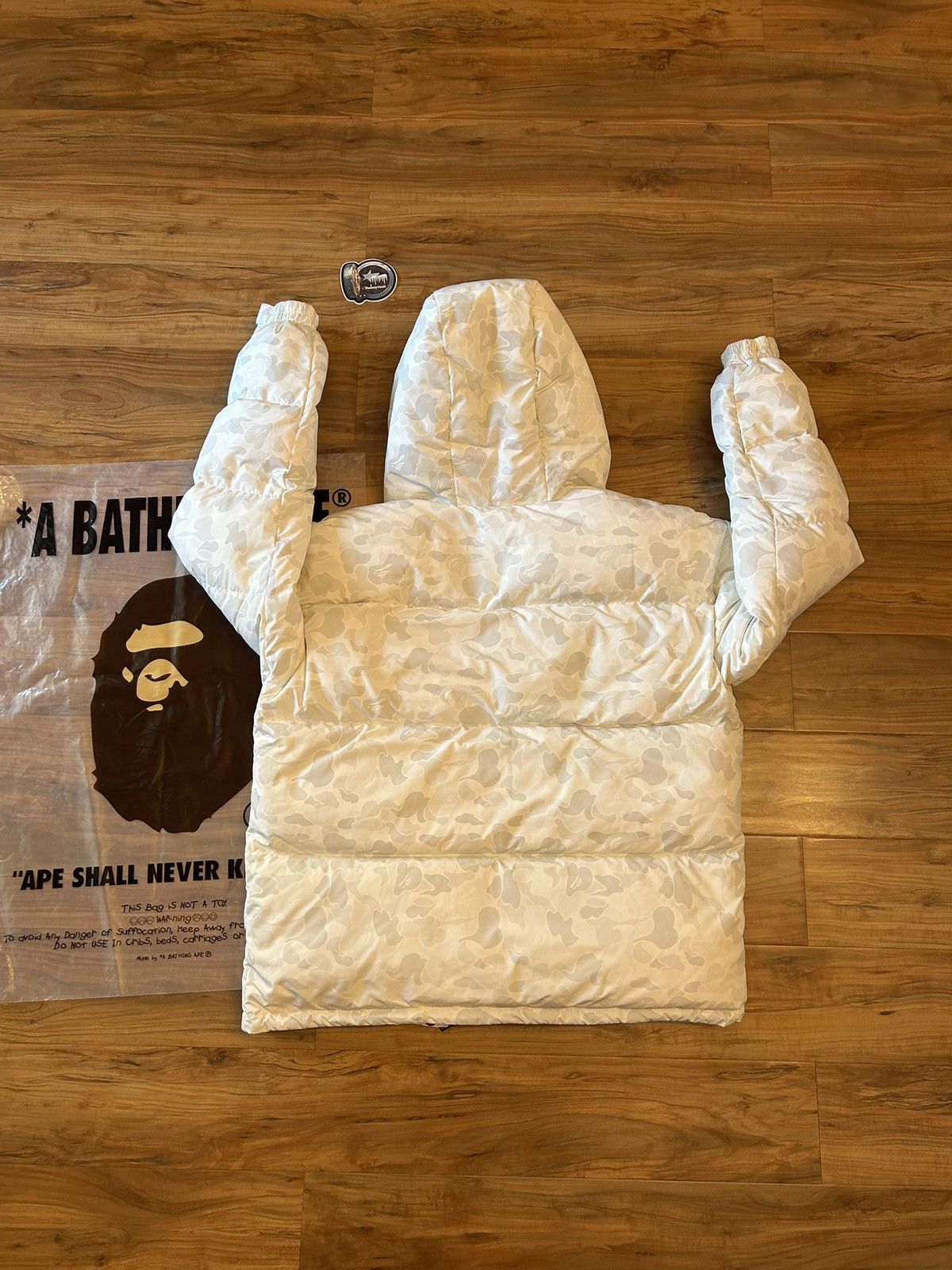 Bape NEW Bape Womens Apee White Camo Down Jacket Size S / US 4 / IT 40 - 5 Thumbnail