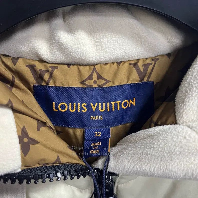 Louis Vuitton Louis Vuitton White solid Logo-lined, single-breasted, hoo Size 4XL / US 24-26 - 3 Thumbnail