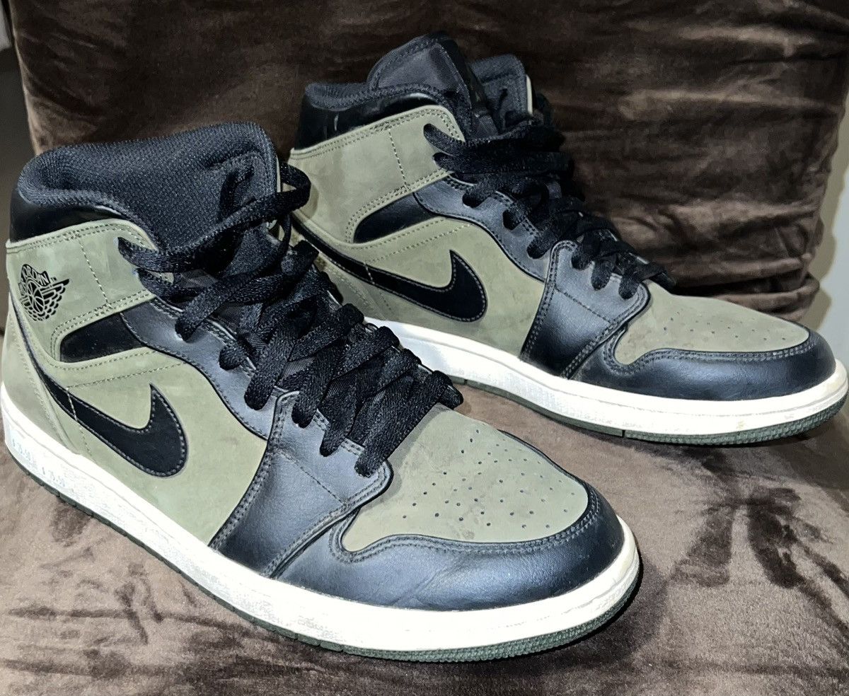 Nike 2018 NIKE AIR JORDAN 1 MID OLIVE CANVAS Size US 9 / EU 42 - 3 Thumbnail