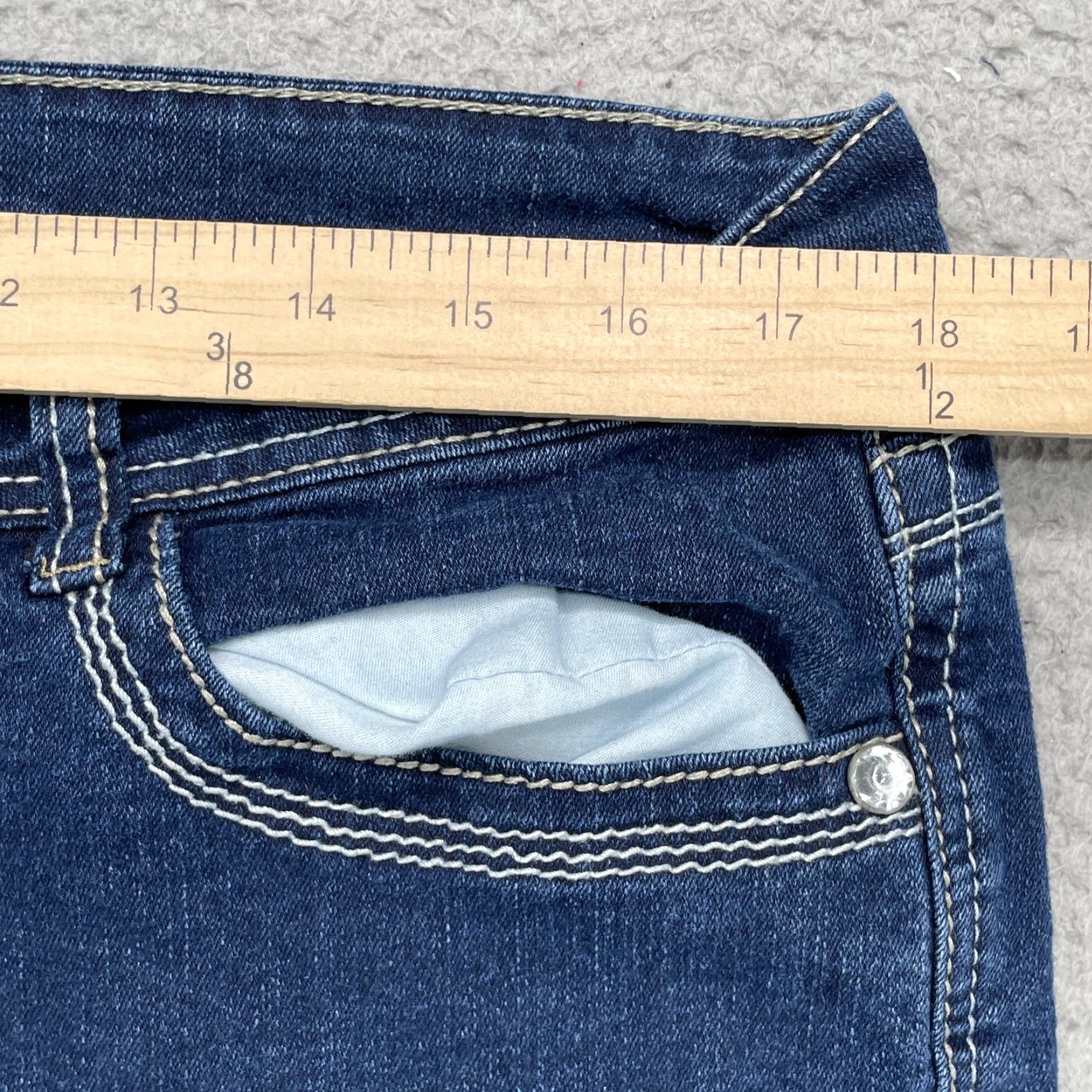 Vintage Grip Jean Short Women 36* Raw Hem Y2K Daisy Duke 90s American Preppy Rodeo Denim Short Women 36 Blue Western Made by Get a Grip Mens? Size 25" / US 0 / IT 36 - 2 Thumbnail
