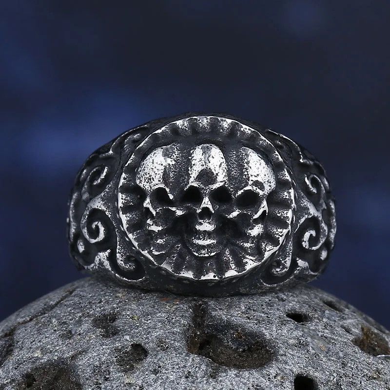 Jewelry × Vintage Heavy 3 Skull Head Ring Gothic Jewelry Halloween Size ONE SIZE - 2 Thumbnail