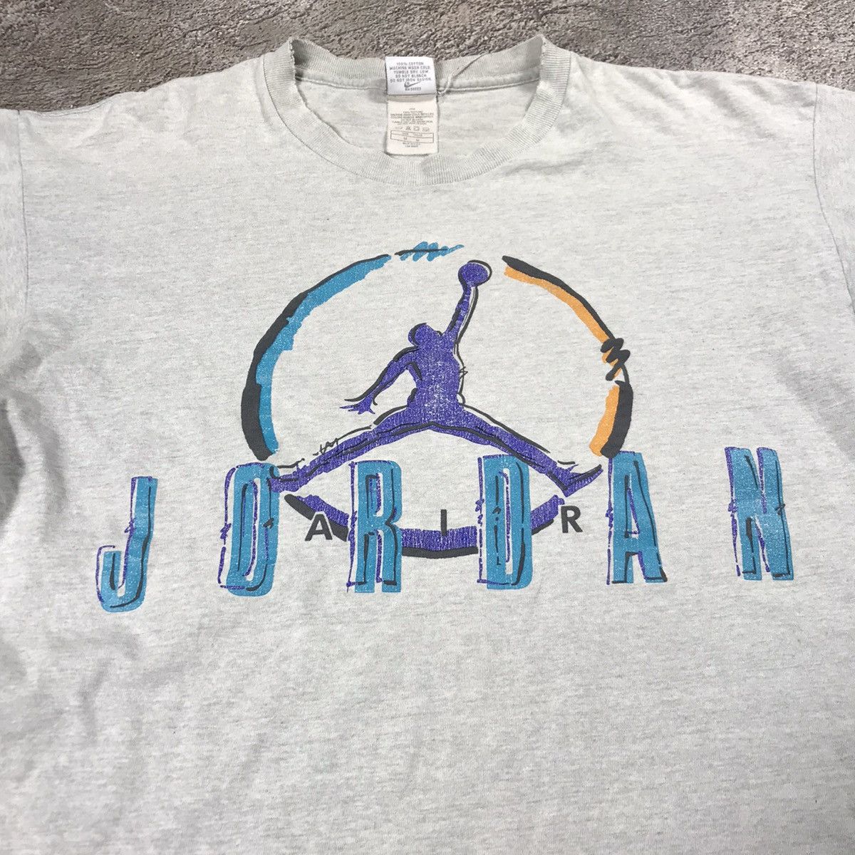Vintage Vintage 90s Jordan Graphic Tee Sun Faded Streetwear Baggy M Size US M / EU 48-50 / 2 - 3 Thumbnail