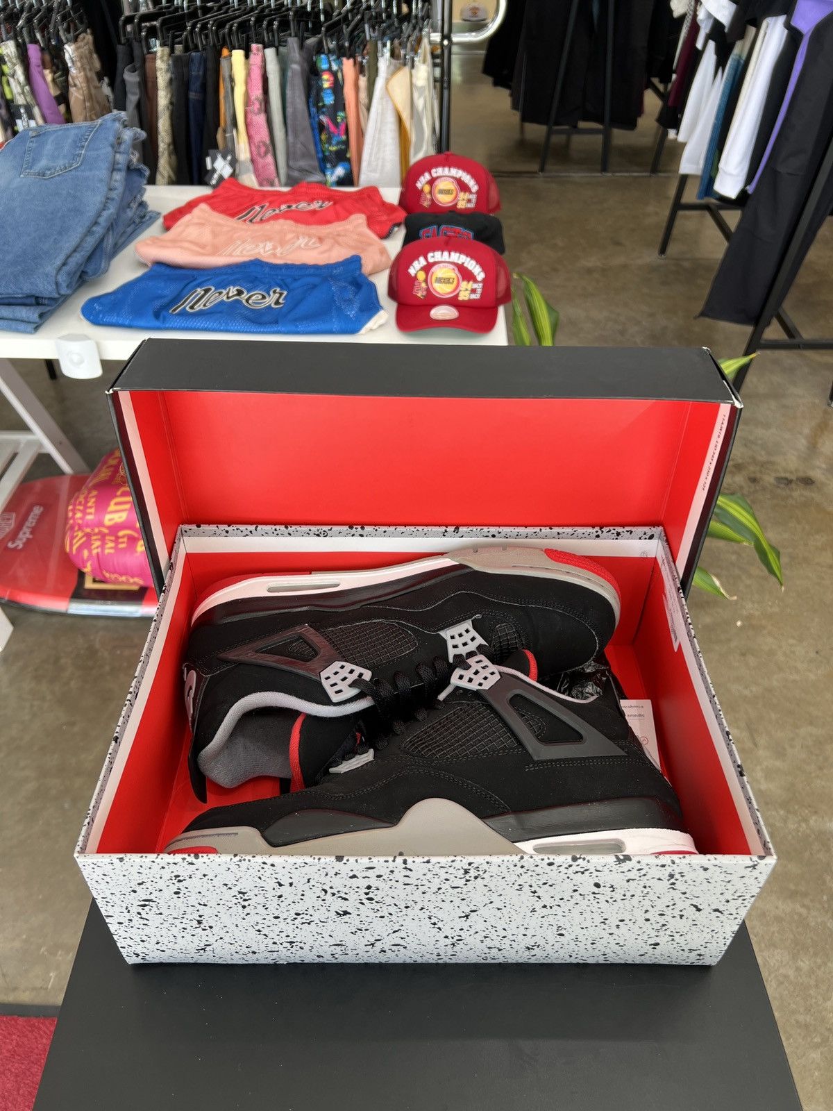 Jordan Brand Air Jordan 4 Bred Sz. 12 (2019) Size US 12 / EU 45 - 10 Thumbnail