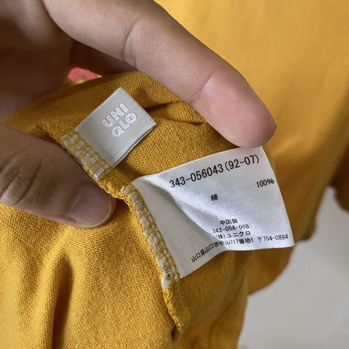 Vintage Vintage Uniqlo UT x KIWI Boot Polishes Collaboration Promo T Size US L / EU 52-54 / 3 - 4 Thumbnail