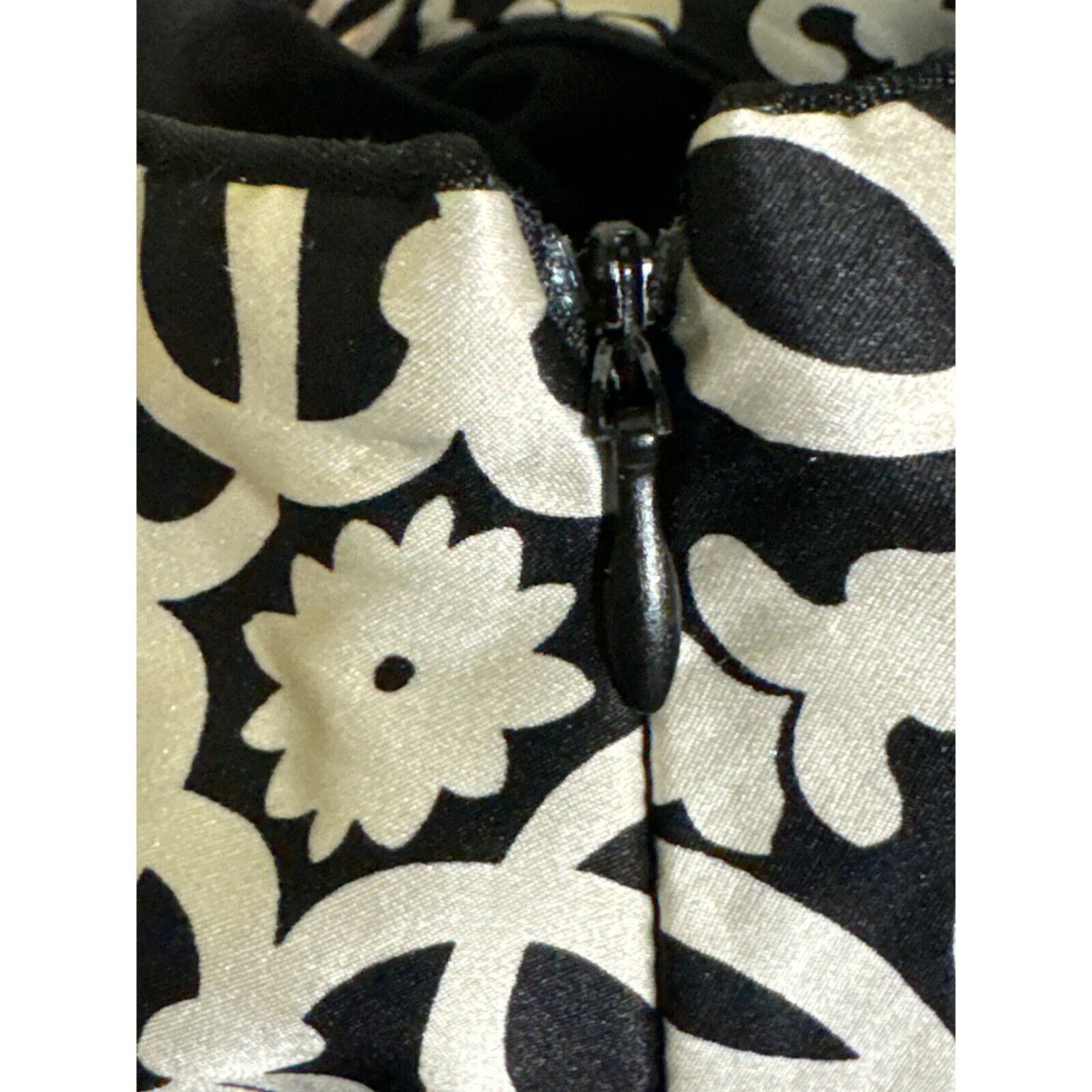 White House Black Market White House Black Market Silk Pleated Mini Skirt Size 6 Size 28" / US 6 / IT 42 - 8 Thumbnail