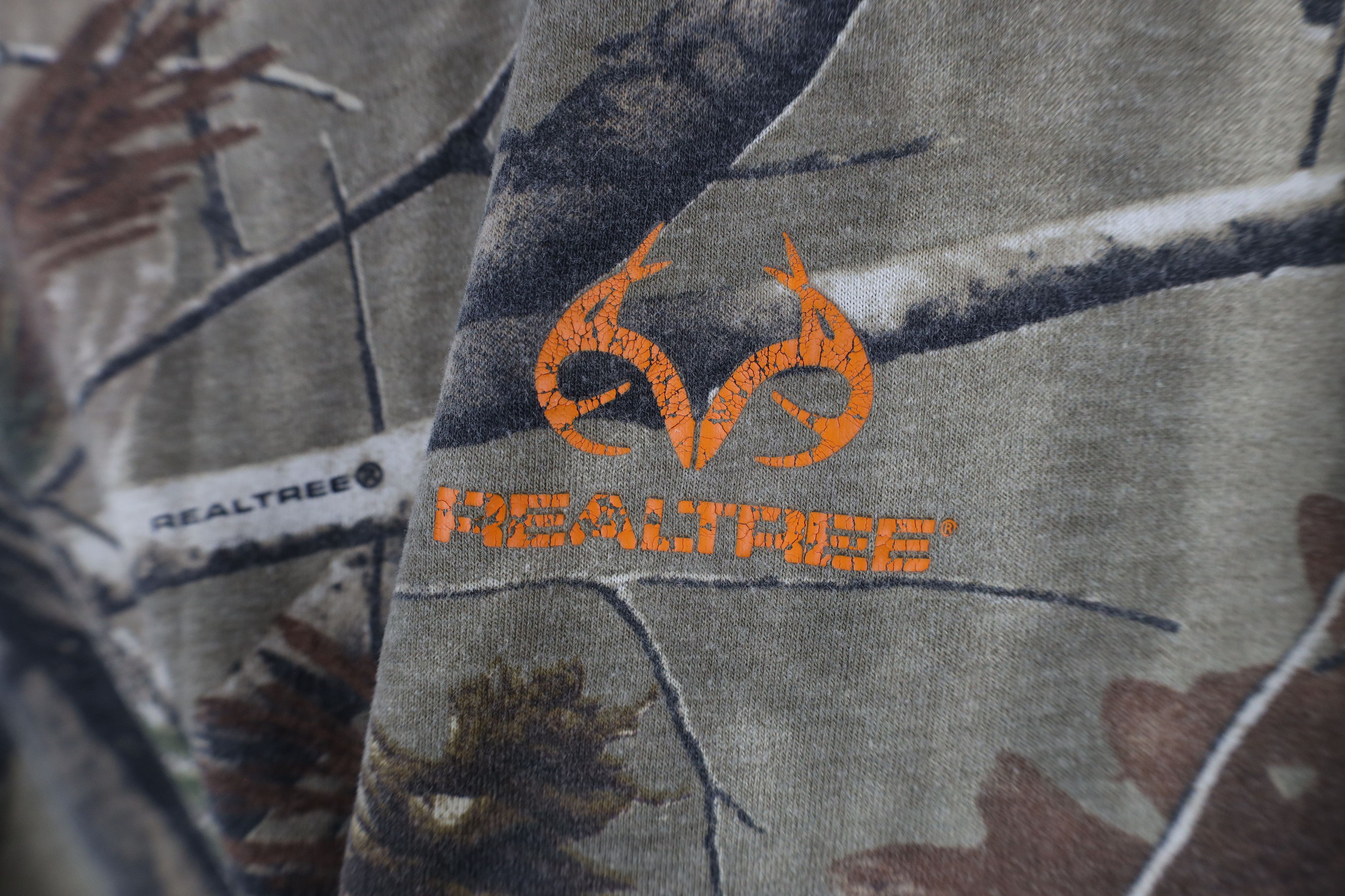 Vintage Vintage Streetwear Realtree Camouflage Short Sleeve T-Shirt Size US XL / EU 56 / 4 - 4 Thumbnail