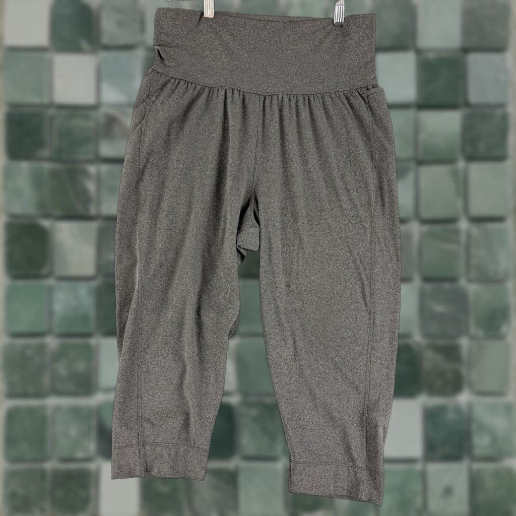 Patagonia Patagonia Trail Beta Capri Pants Womens Large Gray Pull On Stretch Athletic Gym Casual Travel Beach City College Mens? Size 36" / US 14 / IT 50 - 1 Thumbnail