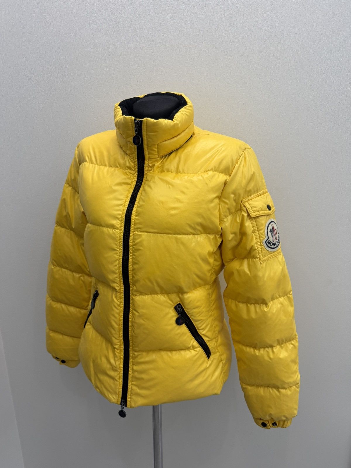 Moncler Moncler Down Puffer Big Logo Jacket Size M / US 6-8 / IT 42-44 - 1 Thumbnail