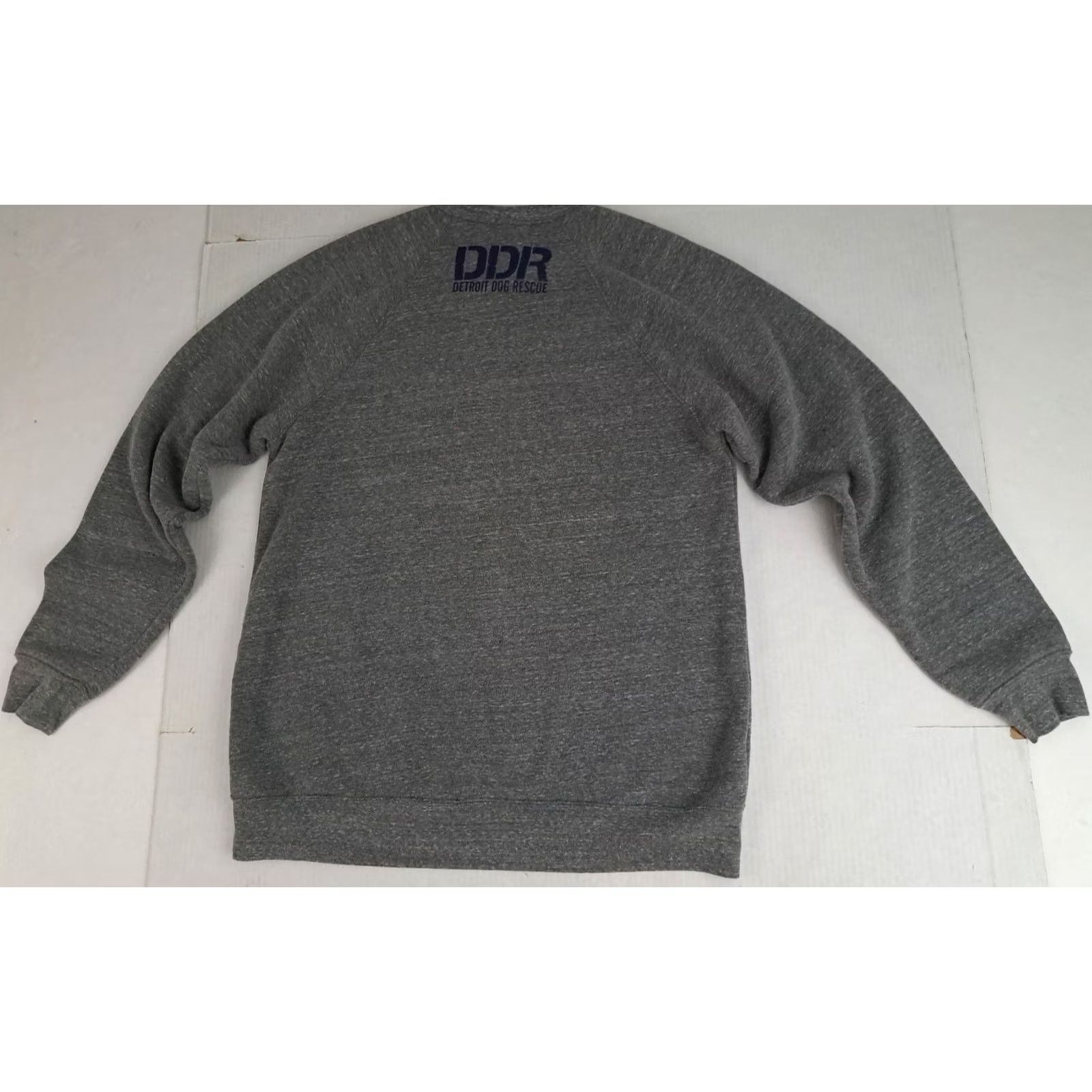 Vintage VINTAGE Detroit Dog Rescue DDR Large Grey Printed Sweatshirt Shirt Unisex Adults L Gray Dog Pullover Crew Neck Long Sleeve 26in long 23in pit to pit Size US L / EU 52-54 / 3 - 4 Thumbnail