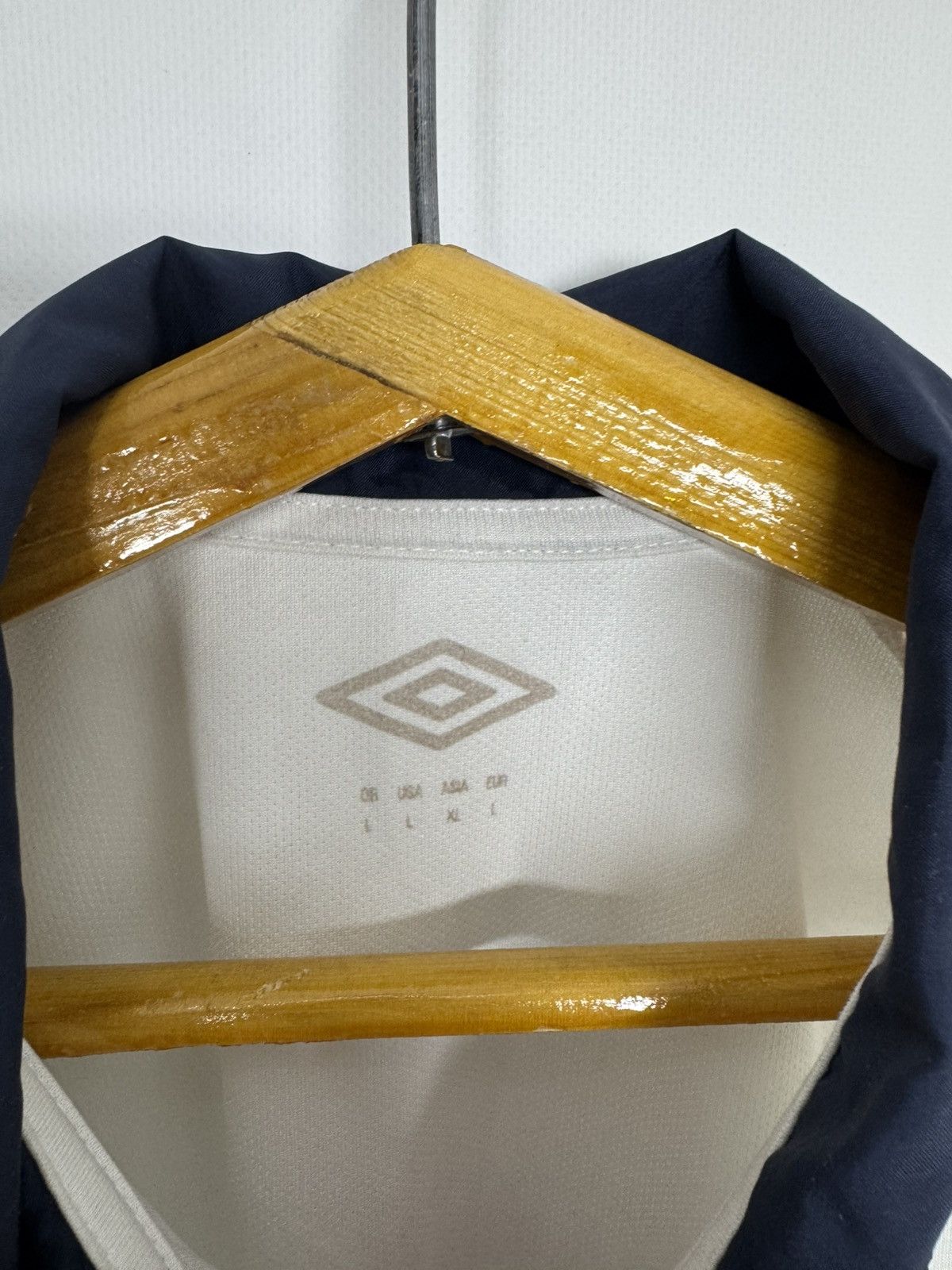Umbro Umbro England Soccer Jersey Reproduction Football Shirt Size US L / EU 52-54 / 3 - 8 Thumbnail