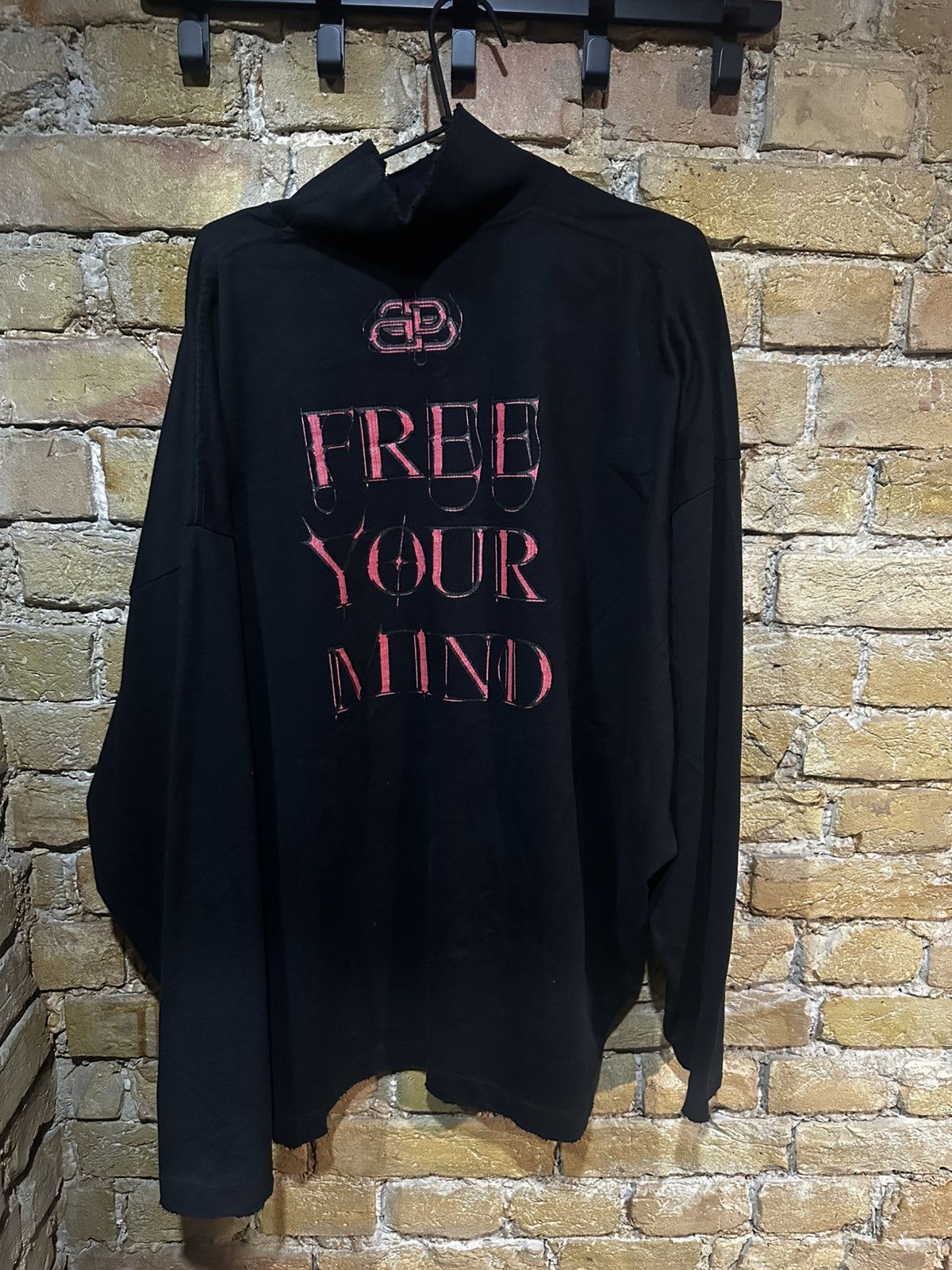balenciaga free your mind sweater