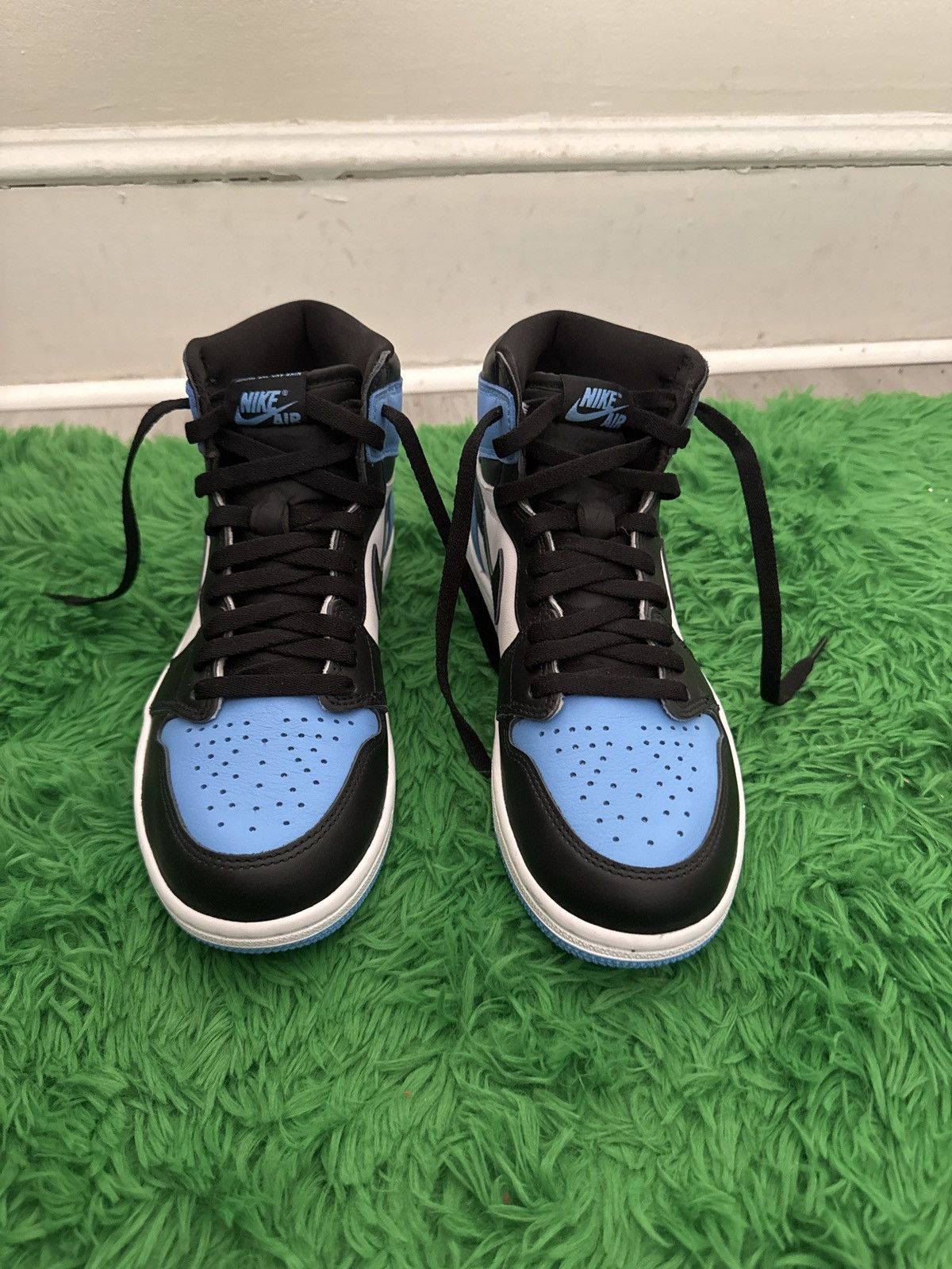 Nike Jordan 1 Retro High “University Blue” Size US 8 / EU 41 - 6 Thumbnail