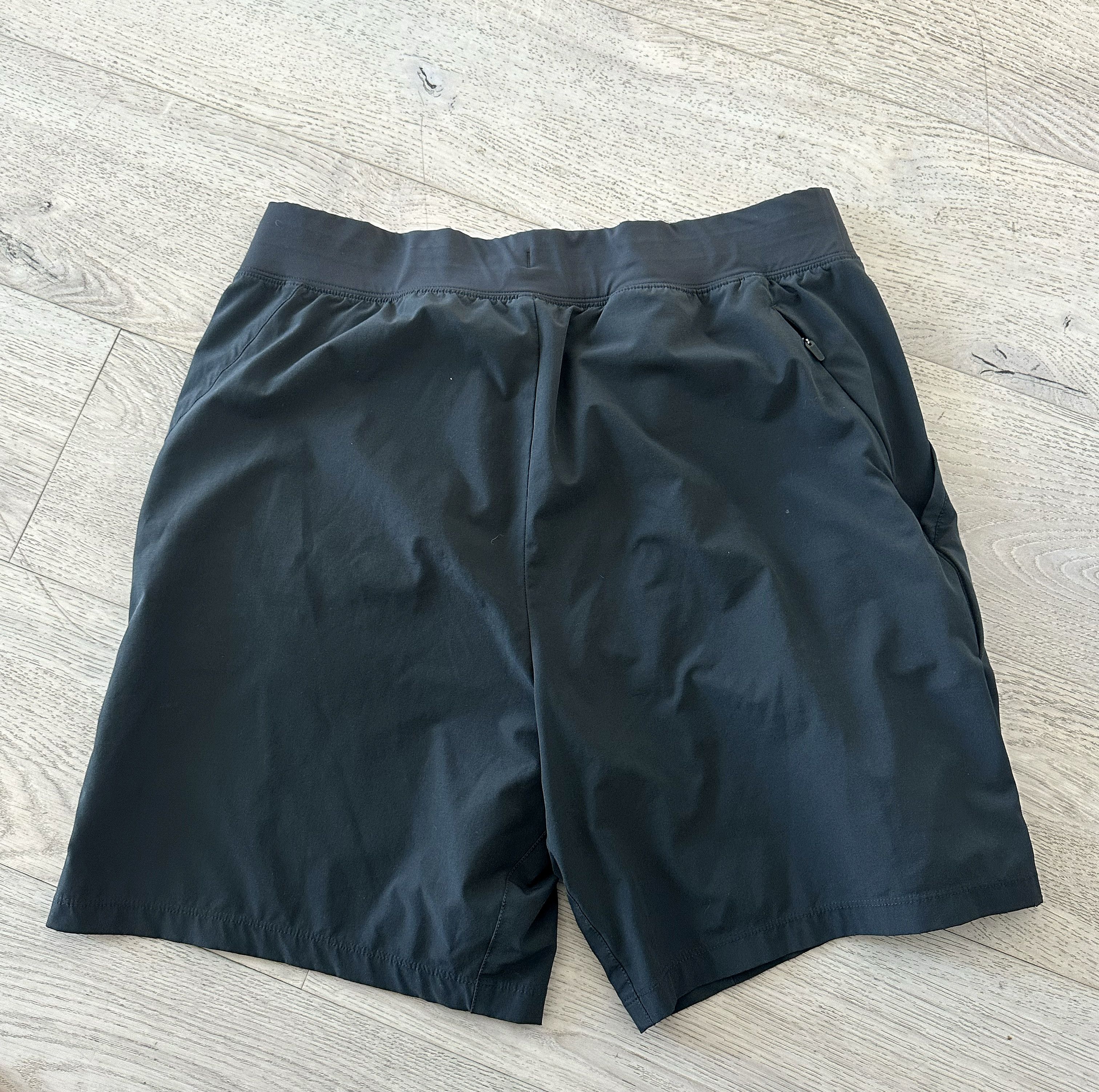 Alo Alo 7” Lightweight Nylon Short Size US 32 / EU 48 - 3 Thumbnail