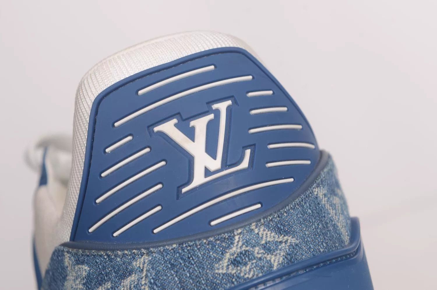 Louis Vuitton LV sneakers size 44 Size US 11 / EU 44 - 8 Thumbnail