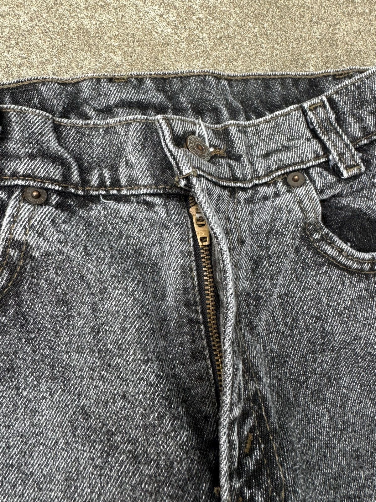 Levi's × Vintage Vtg 90’s Levi’s 505 Buttonfly Acid Black Jeans Student 26x32 Size 26" / US 2 / IT 38 - 7 Thumbnail