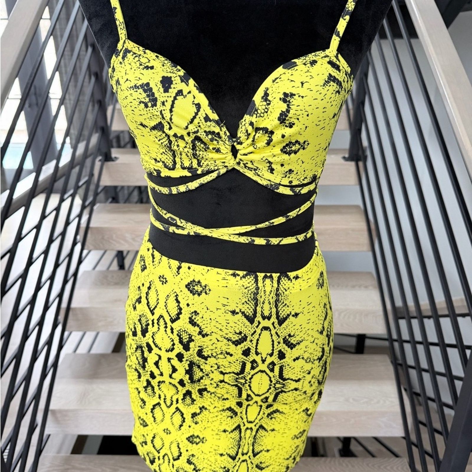 Other New Y2K Yellow Snakeskin Print Tie Front Skirt Set size S Size 25" / US 0 / IT 36 - 7 Thumbnail