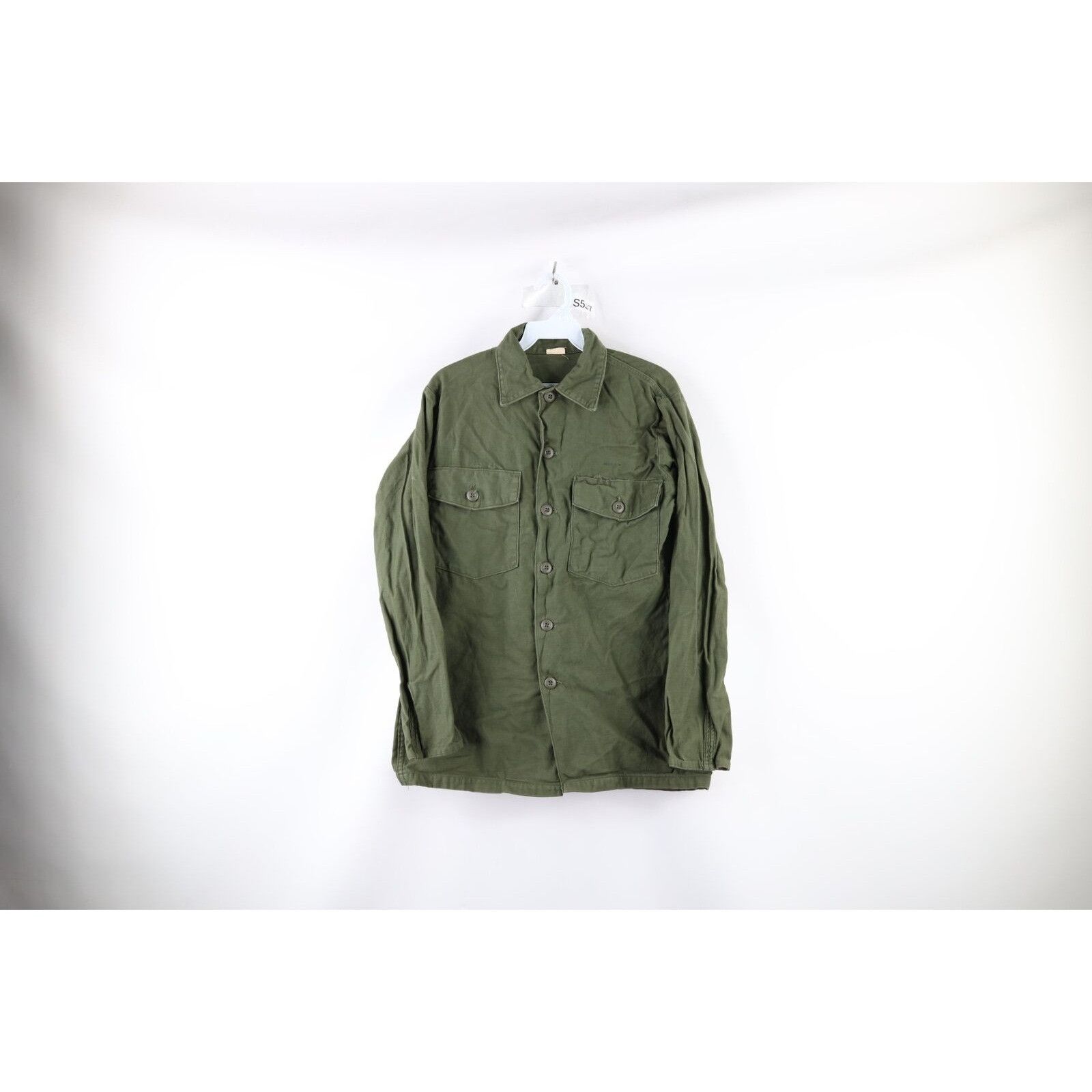 Vintage Vintage 70s Vietnam Era Cotton Sateen OG 107 Button Shirt Size US M / EU 48-50 / 2 - 1 Thumbnail