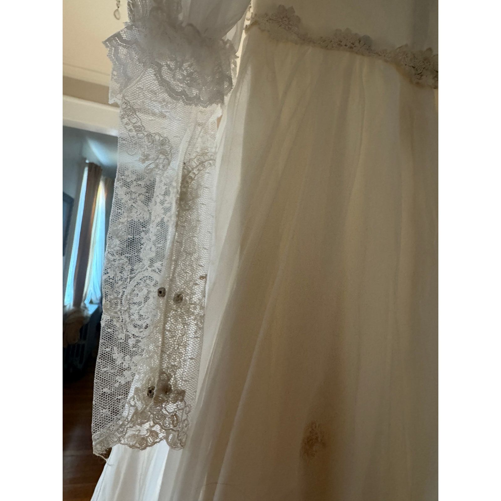 Luxe Vintage Eve of Milady Lace Stunning Wedding Dress with Hat Size S / US 4 / IT 40 - 11 Thumbnail
