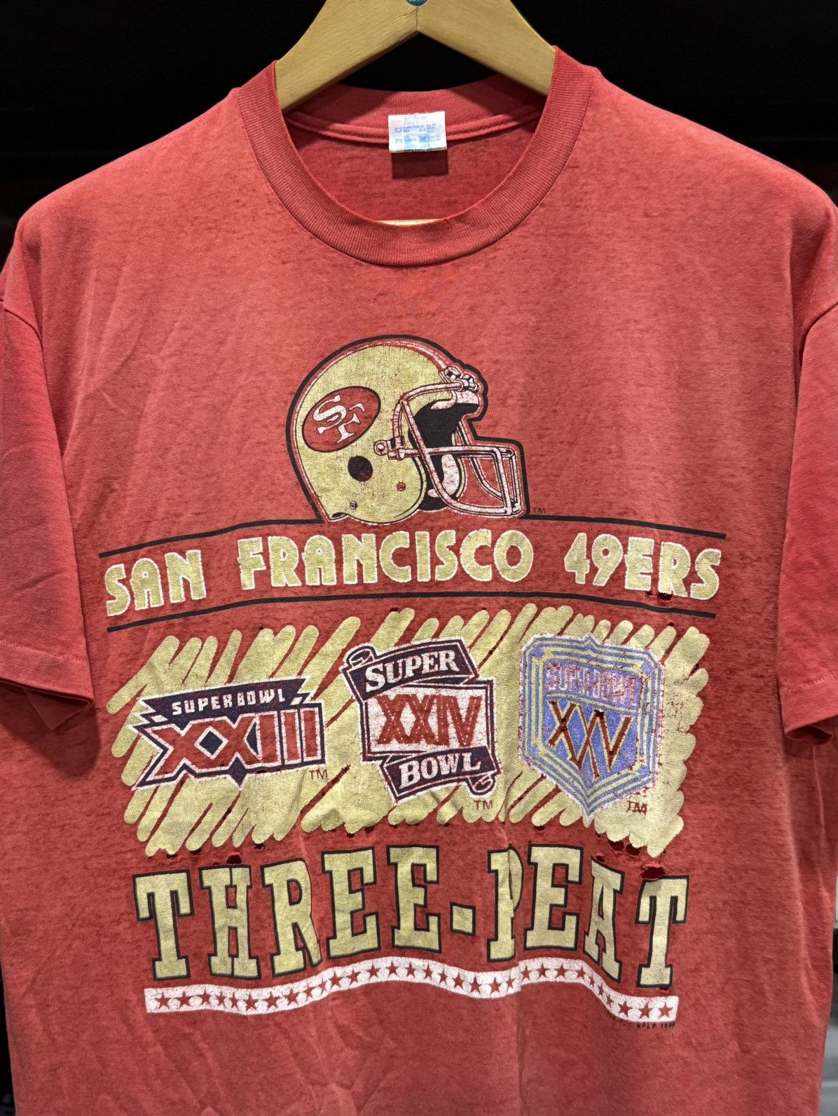 Logo 7 × NFL × Vintage Vintage NFL 49ERS Three Peat Thashed Paper Thin Tee Size US XL / EU 56 / 4 - 2 Thumbnail