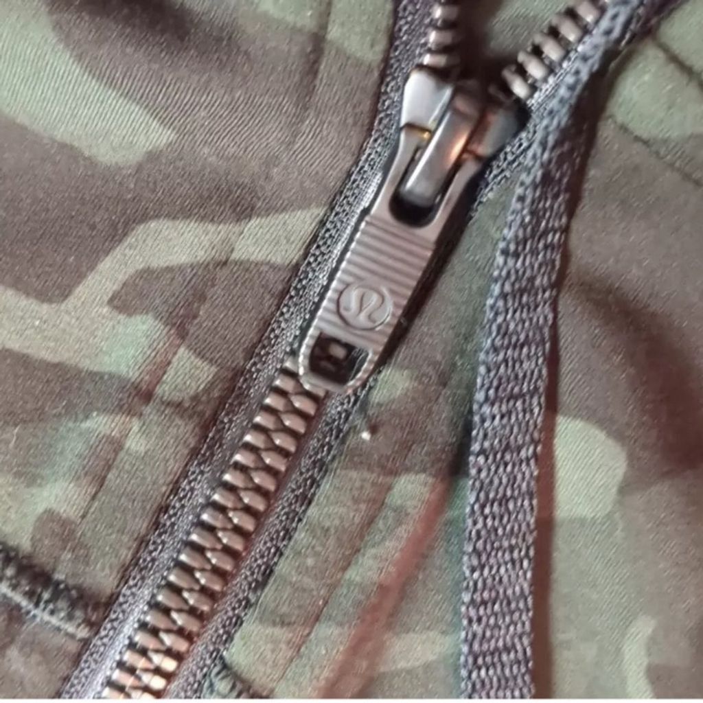 Lululemon Lululemon green camo hooded define jacket size 4 Size S / US 4 / IT 40 - 3 Thumbnail