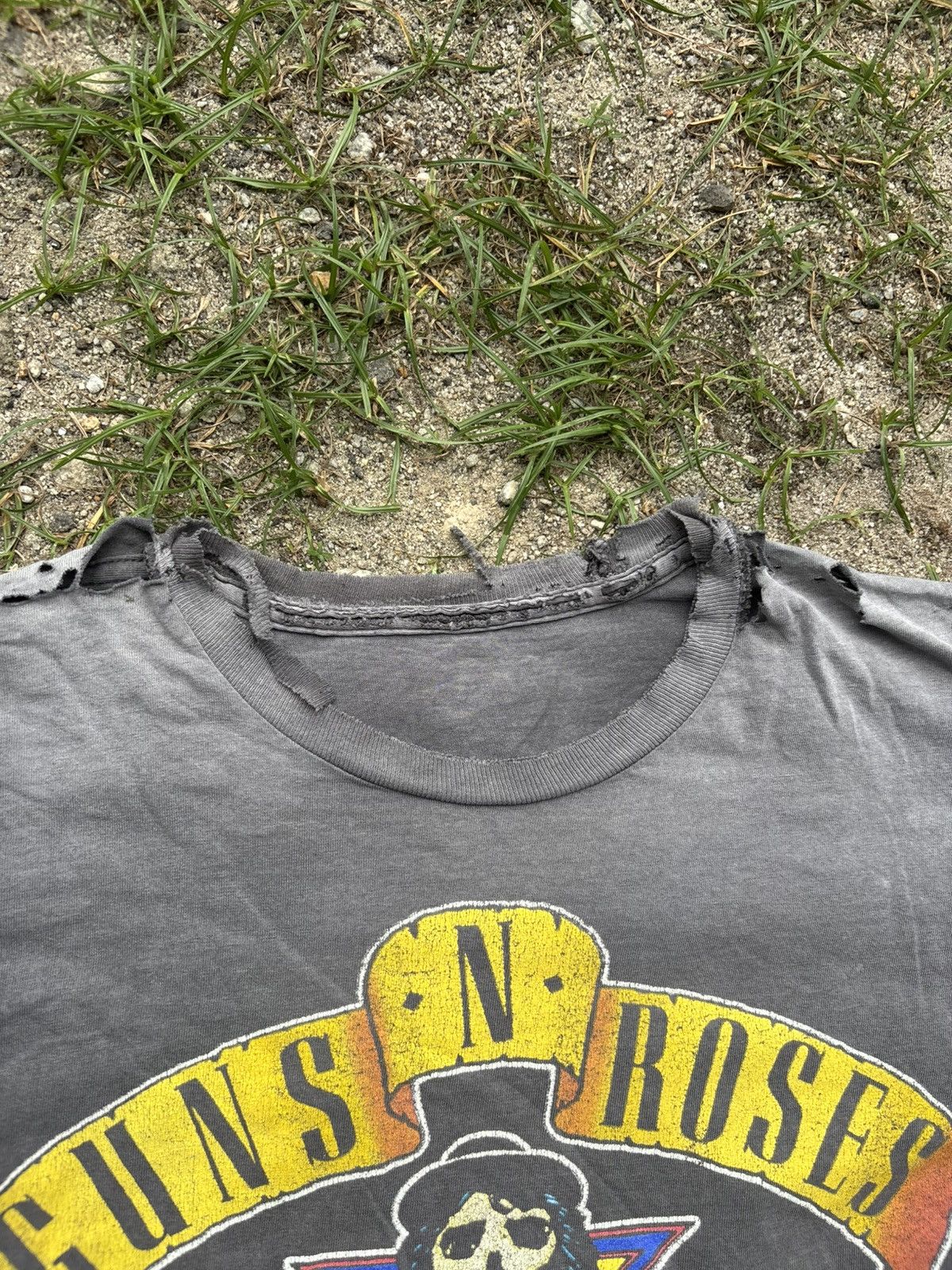 Band Tees Vintage Distressed Guns N Roses Tshirt Size US L / EU 52-54 / 3 - 2 Thumbnail