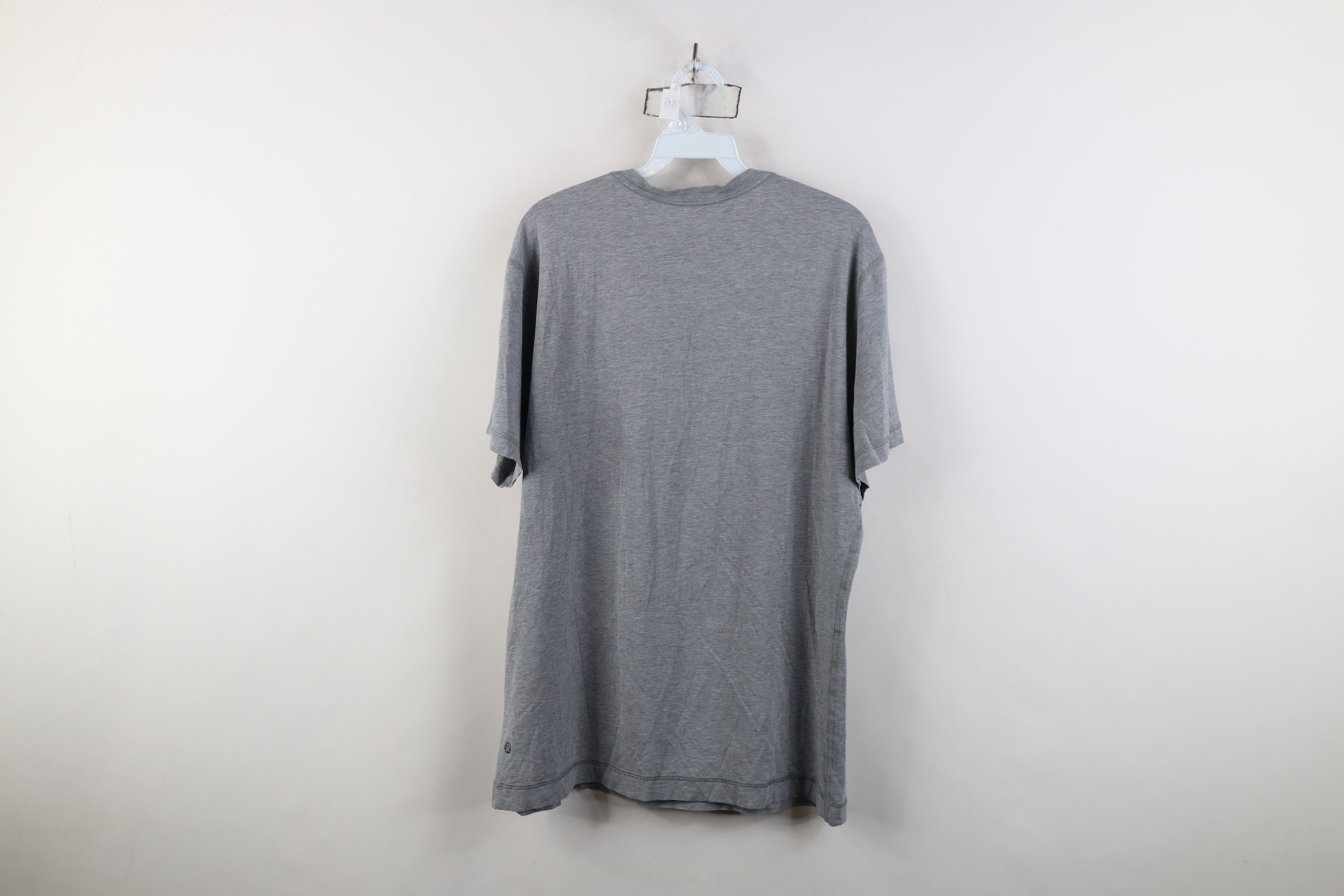 Lululemon Lululemon Running Jogging Yoga V-Neck T-Shirt Heather Gray Size US XL / EU 56 / 4 - 10 Thumbnail