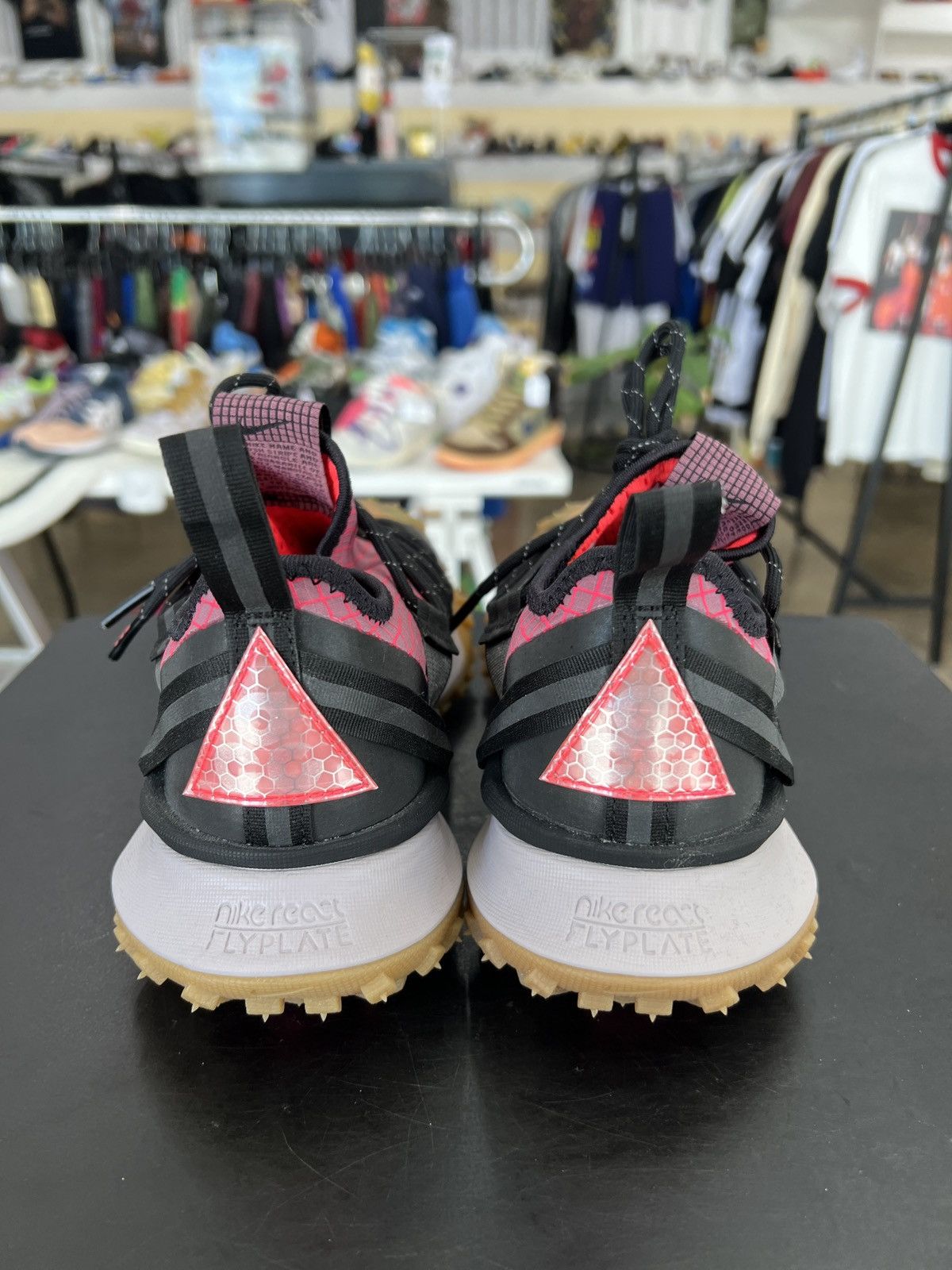 Nike Nike ACG Mountain Fly Low Flash Crimson Sz. 6 (2021) Size US 6 / EU 39 - 5 Thumbnail