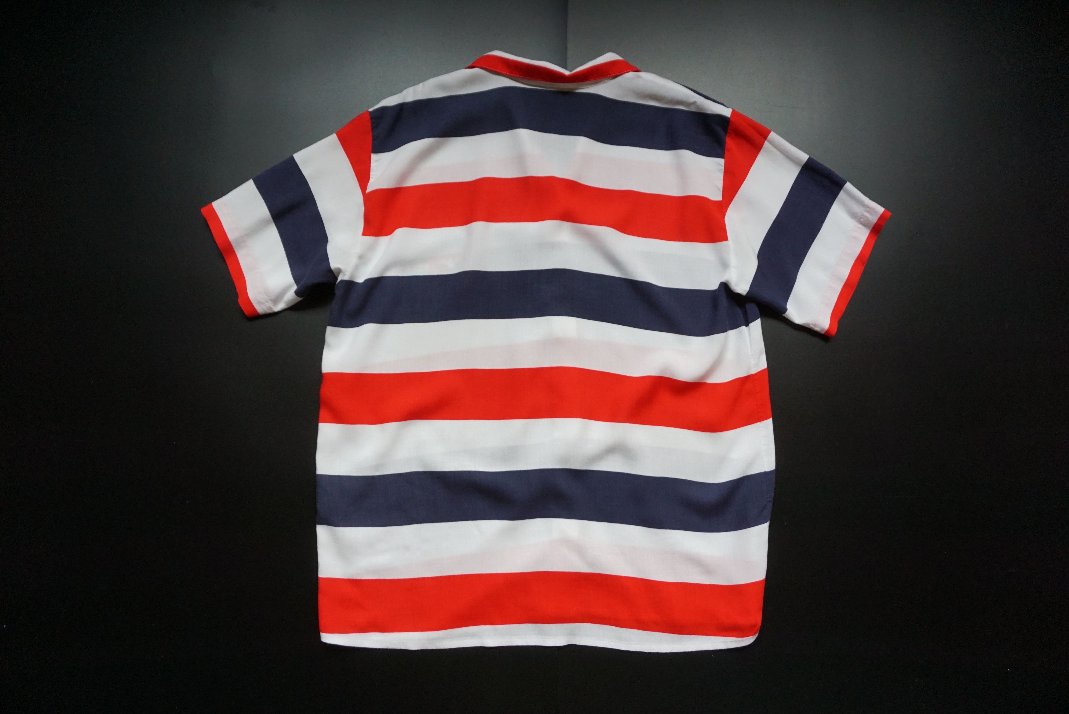 Daniel Hechter Men true vintage funky striped short sleeved shirt 80s 90s Size US S / EU 44-46 / 1 - 3 Thumbnail