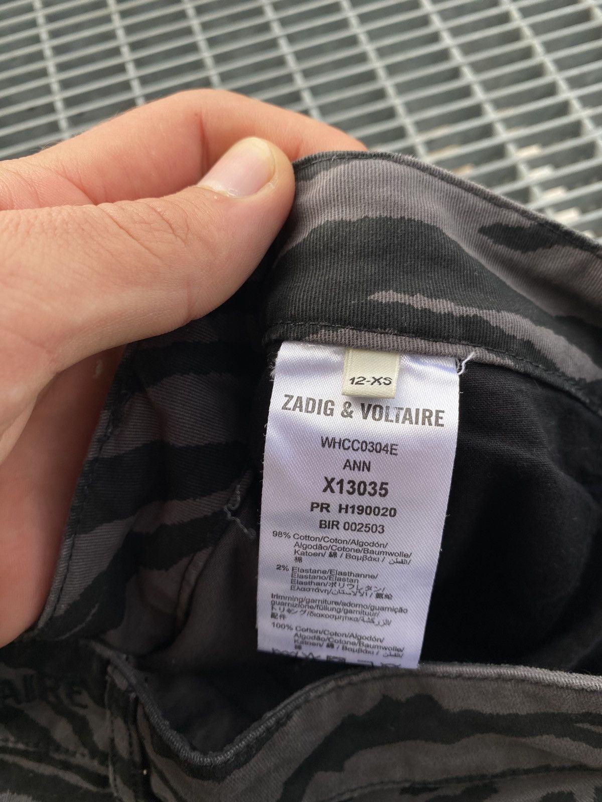 Zadig & Voltaire Zadig & Voltaire Camo Front Buttons Mini Skirt Size 25" / US 0 / IT 36 - 7 Thumbnail
