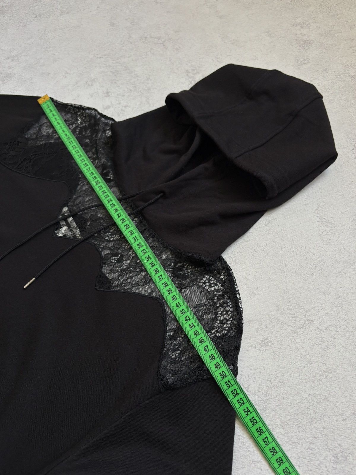 McQ Alexander McQueen McQ Alexander McQueen Cropped Hoodie with Lace Panels Size S Size S / US 4 / IT 40 - 14 Thumbnail