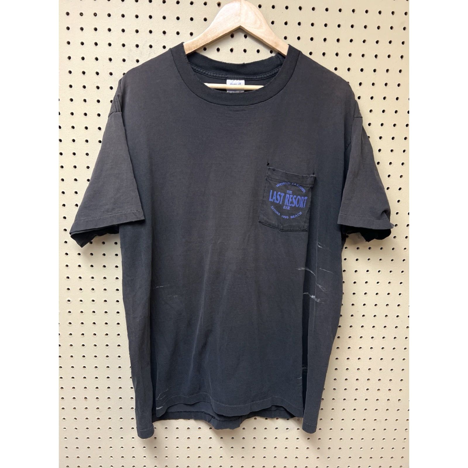 Anvil VINTAGE Daytona Beach Florida Bike Week 1995 Black Anvil T-Shirt XL Distressed Crew Neck Short Sleeve Men Size US XL / EU 56 / 4 - 2 Thumbnail