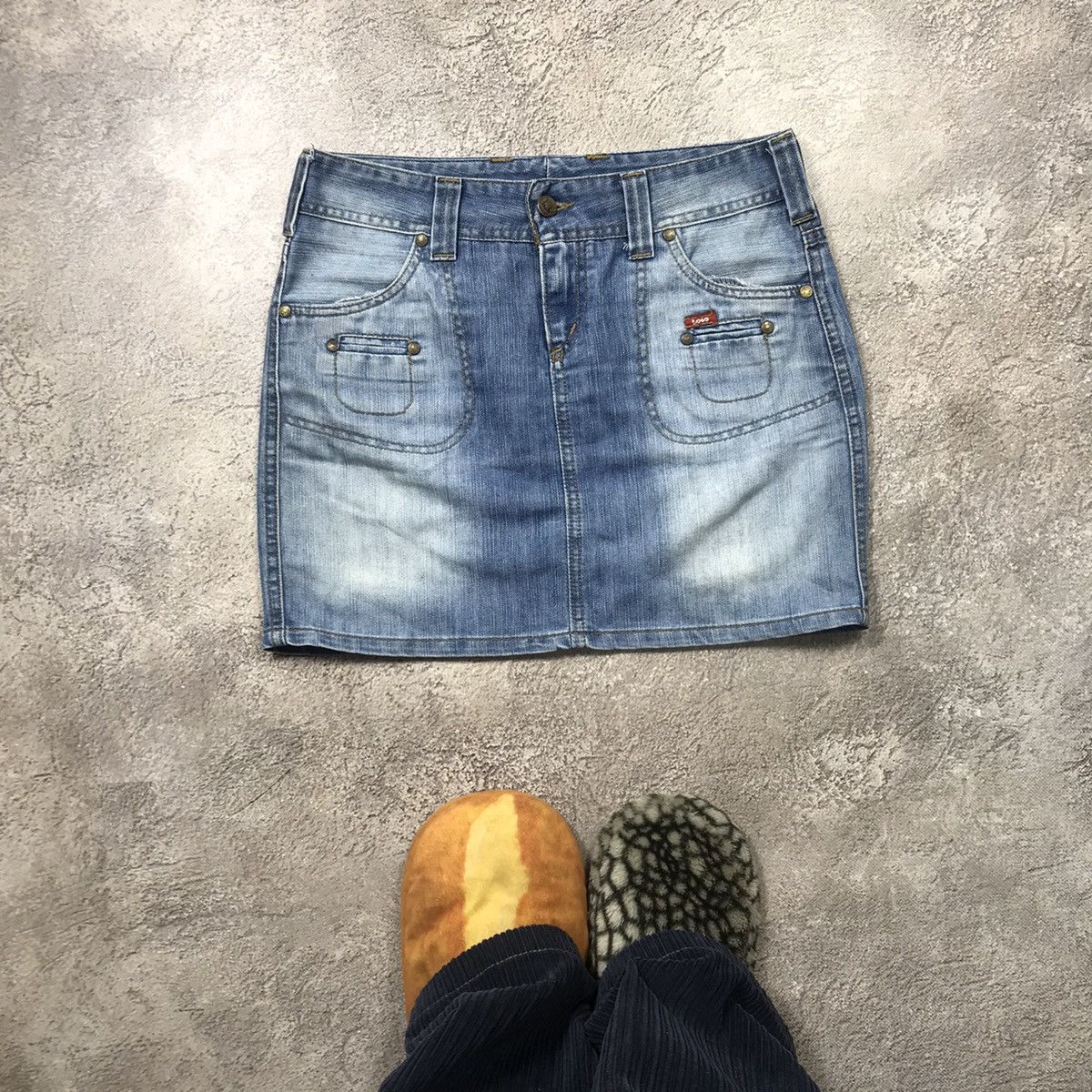 Vintage Vintage Y2K Mini Skirt Distressed Streetwear Grunge Logo 30 Size 30" / US 8 / IT 44 - 1 Thumbnail