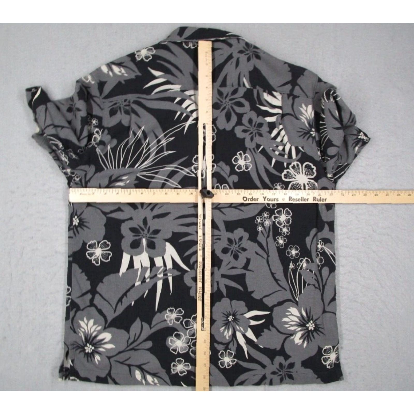 Tommy Bahama VINTAGE Tommy Bahama Men’s Shirt Large Gray Silk Short Sleeve Hawaiian Floral Casual Size US L / EU 52-54 / 3 - 5 Thumbnail