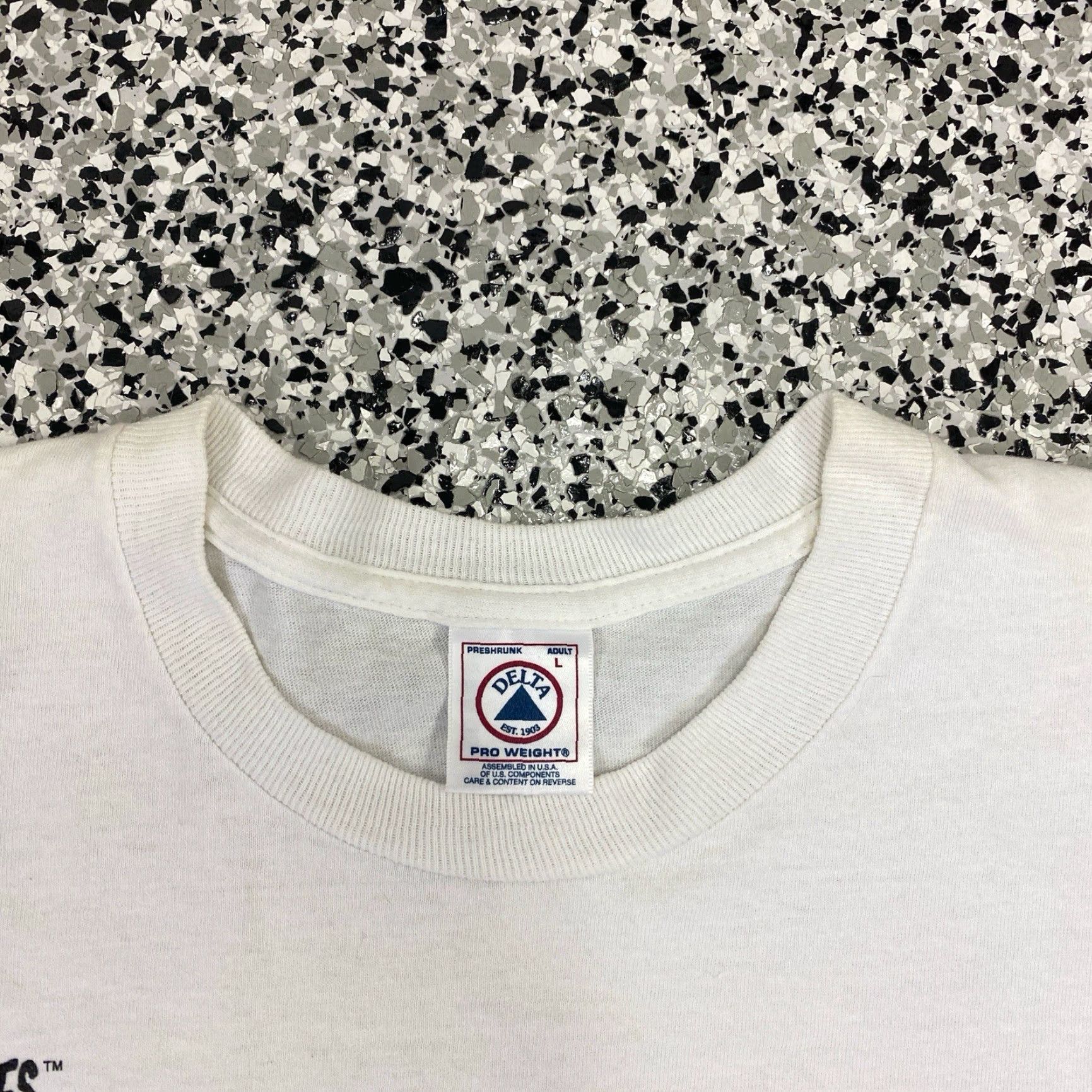 Delta VINTAGE 1996 Old Lady Cat Joke Humor Comedy T-Shirt Men's Large White Cat 80s Vintage Humor Graphic Print Size US L / EU 52-54 / 3 - 3 Thumbnail