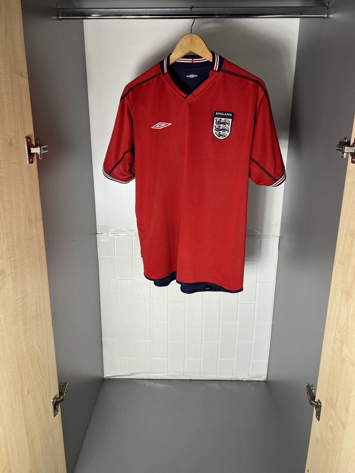 Umbro VINTAGE UMBRO ENGLAND RETRO SOCCER JERSEY MANCHESTER Y2K 90s Size US L / EU 52-54 / 3 - 8 Thumbnail