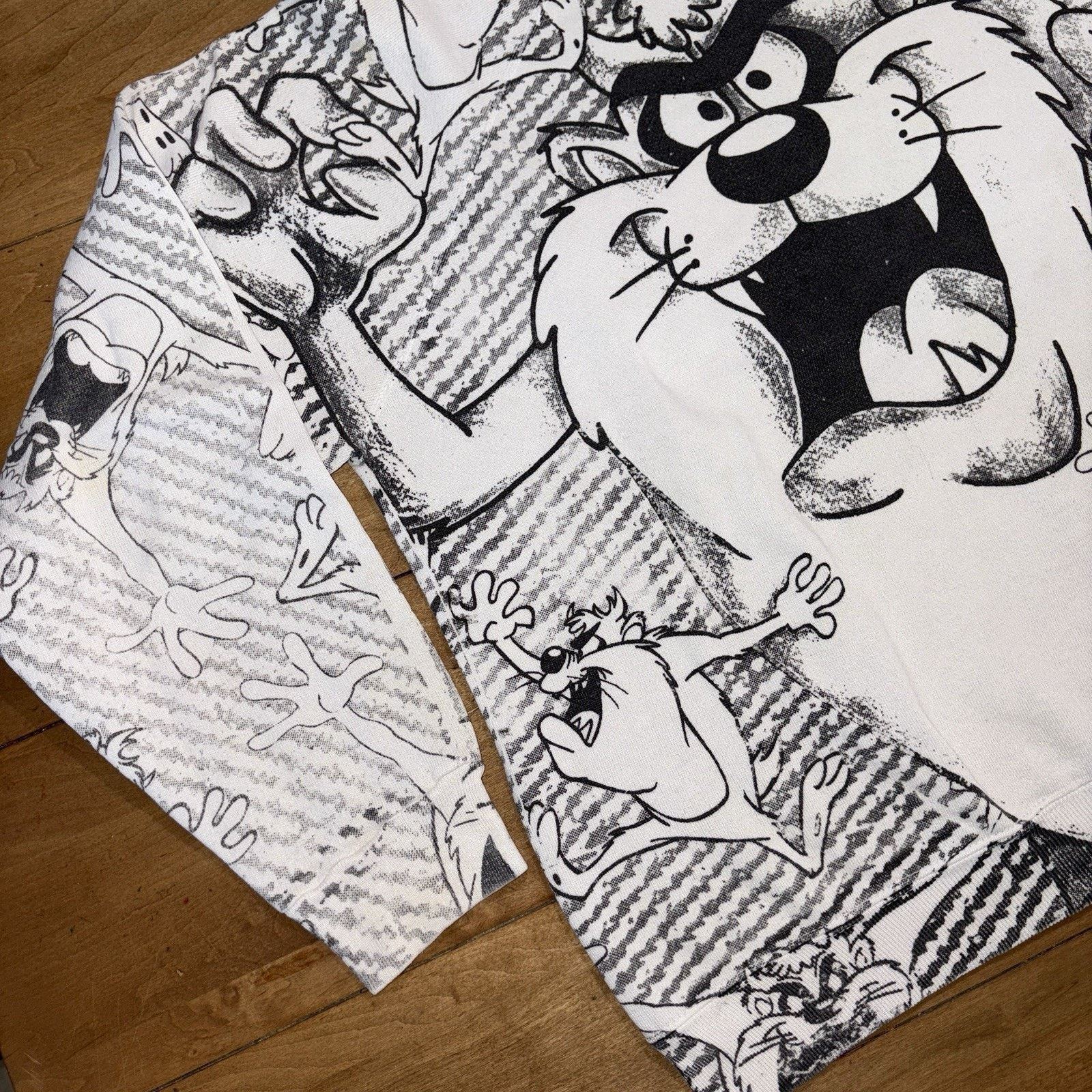 Vintage Vintage 90s Taz Looney Tunes Raglan All Over Print Crewneck Size US M / EU 48-50 / 2 - 2 Thumbnail