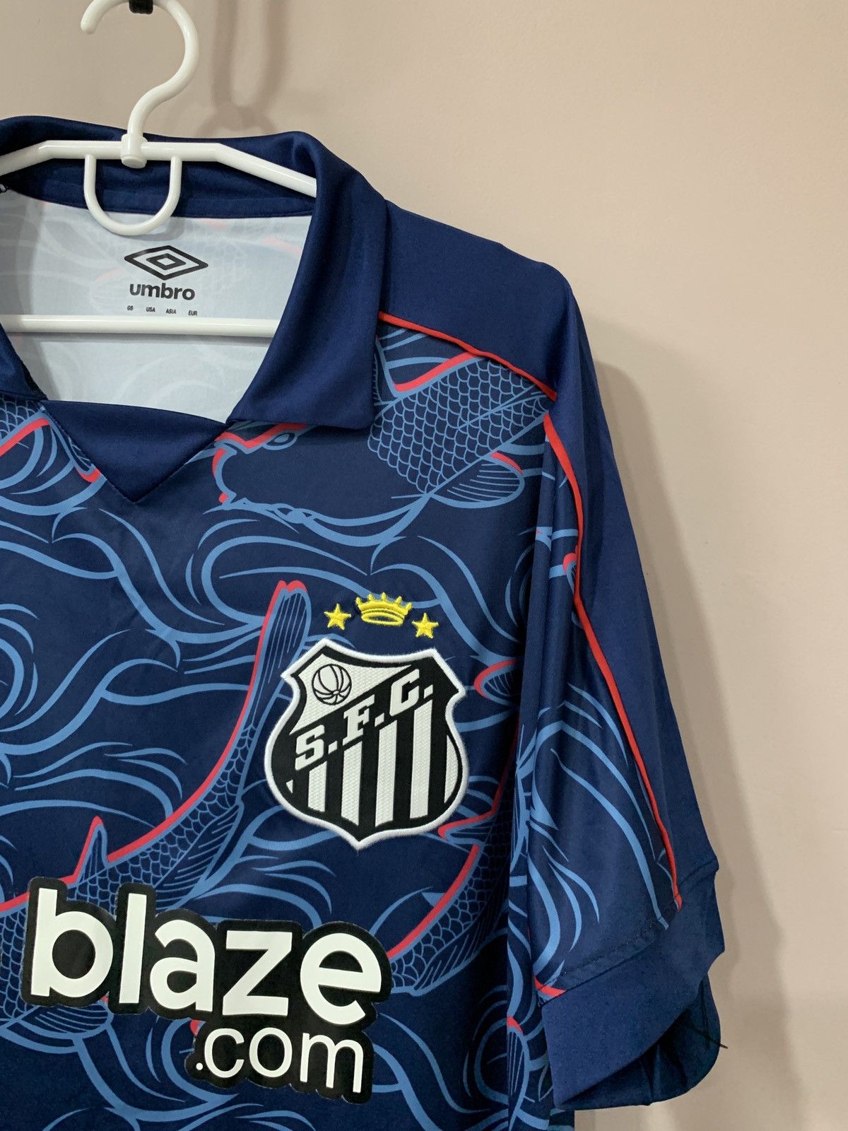 Umbro Santos Away Football Shirt Umbro Soccer Jersey Size XL Size US XL / EU 56 / 4 - 4 Thumbnail