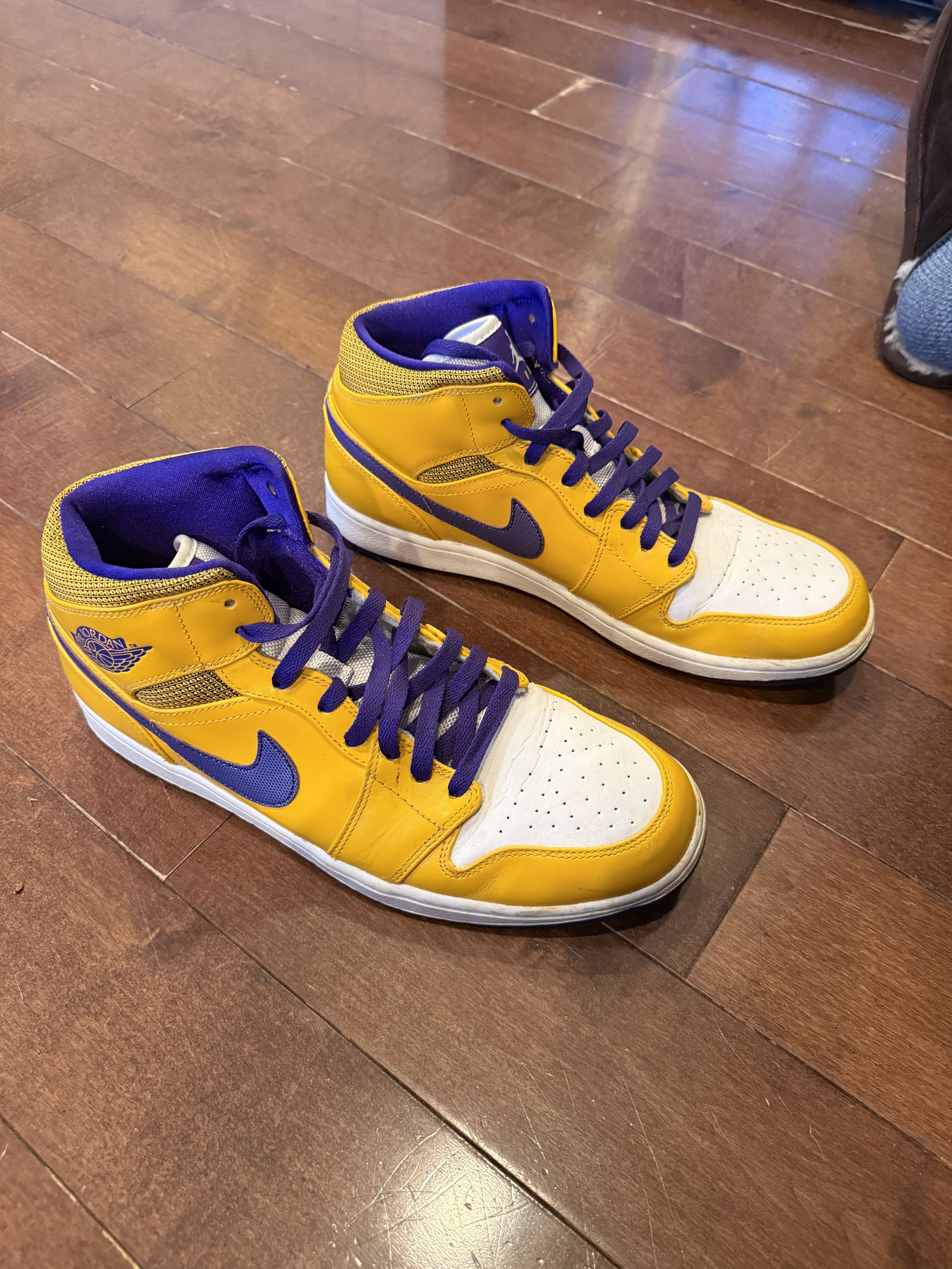 Jordan Brand Jordan 1 Mid Lakers Size US 11.5 / EU 44-45 - 4 Thumbnail
