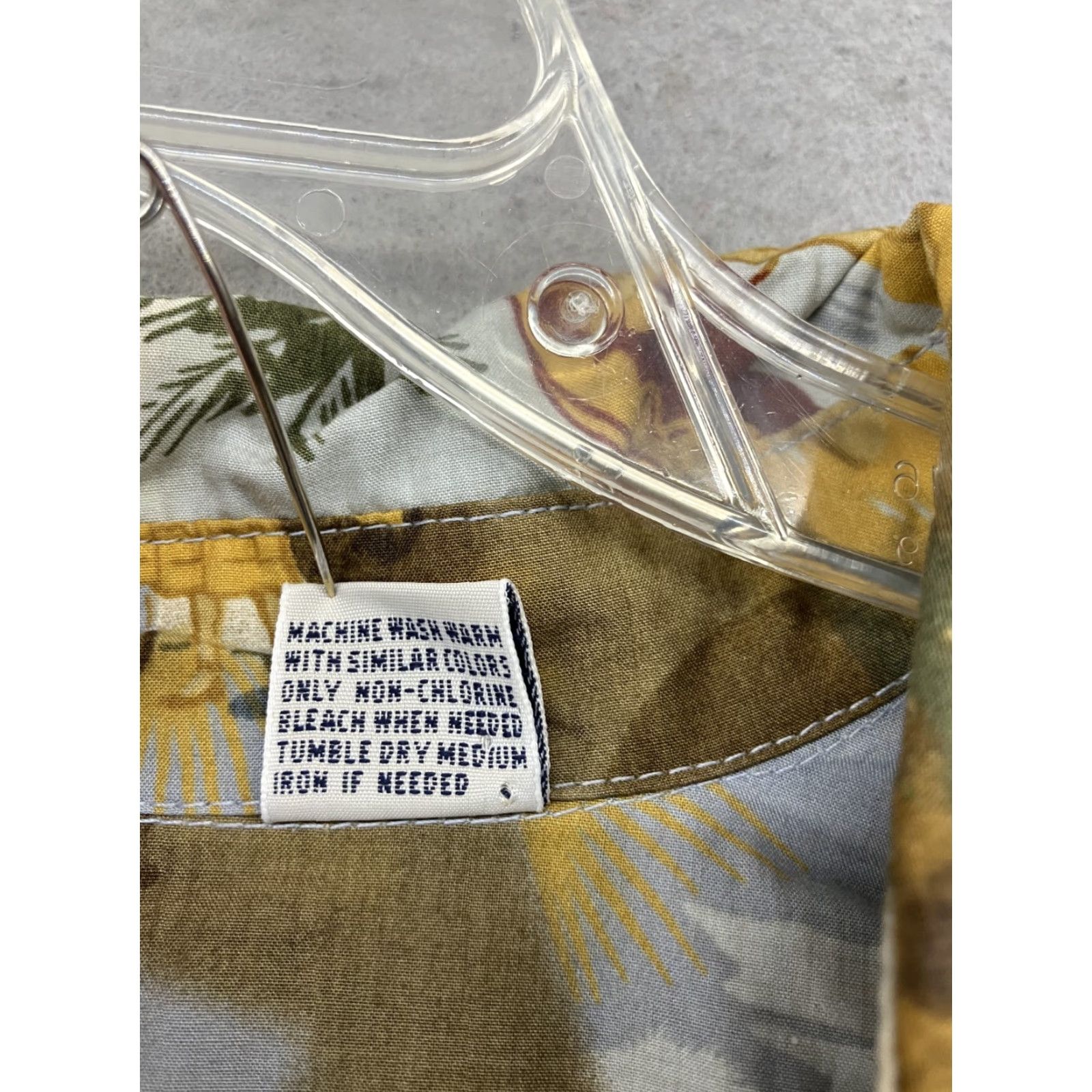 Roundtree & Yorke VINTAGE Roundtree & Yorke Men's Short Sleeve Button-Down Shirt Hawaiian Tropical Beach Cotton 80s West Indies Size US 33 - 3 Thumbnail