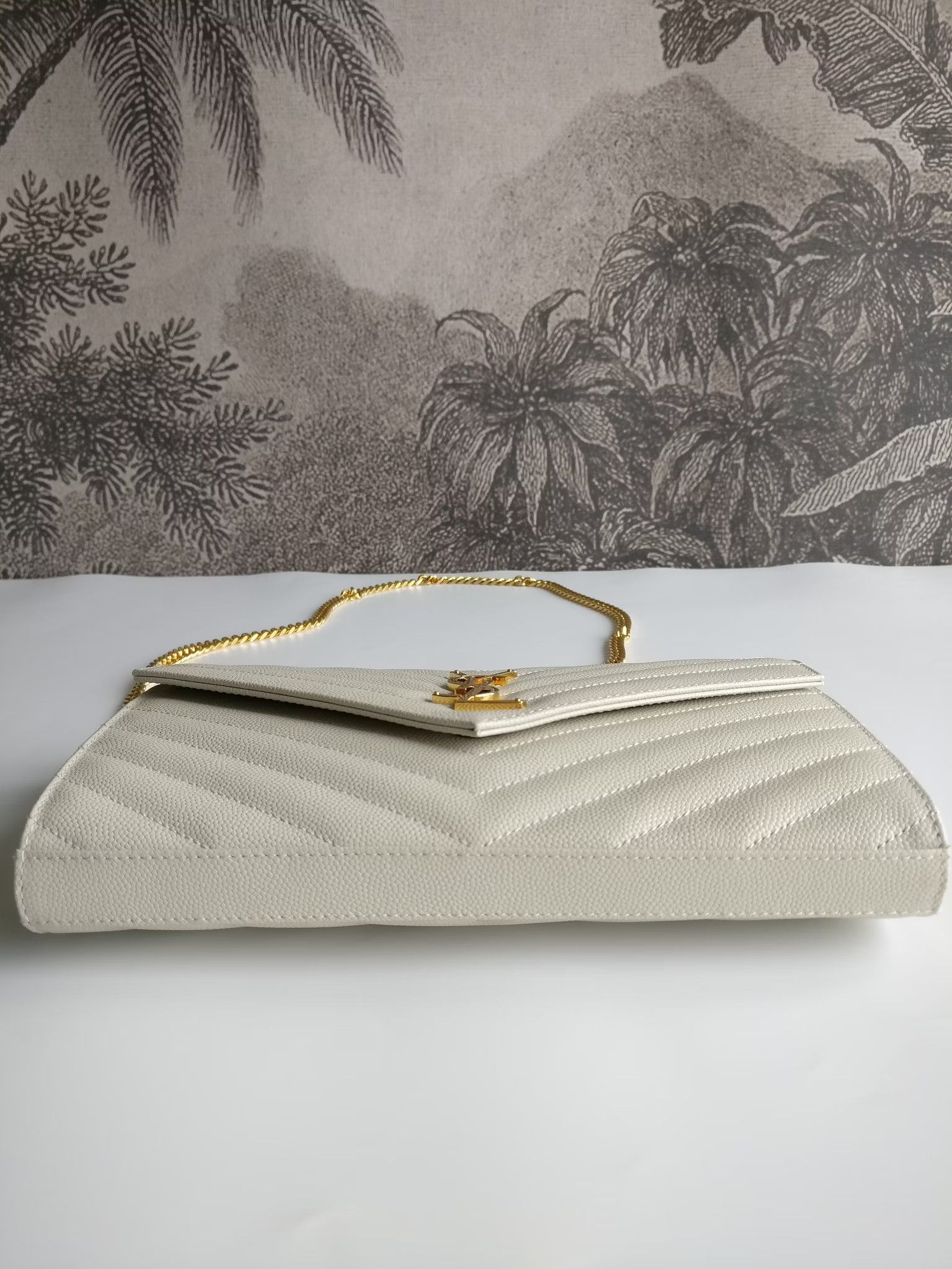 Saint Laurent Paris o1b1hav110824 Size: OS / Cassandre Chain Wallet in White Size ONE SIZE - 9 Thumbnail