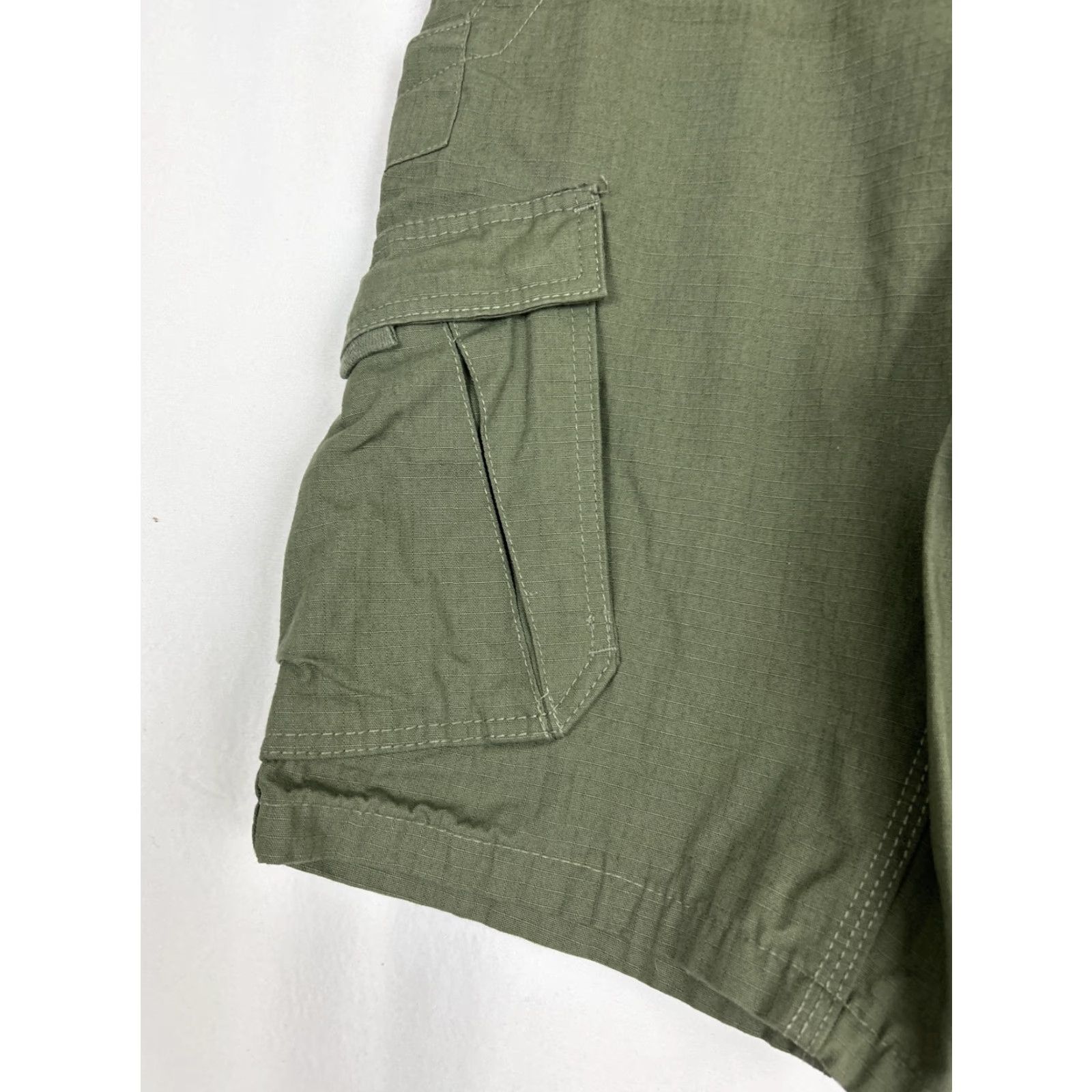 Vintage VINTAGE Guide Gear Cargo Shorts Army Green 30 Expendable Waist Rip Stop Men Size US 30 / EU 46 - 2 Thumbnail
